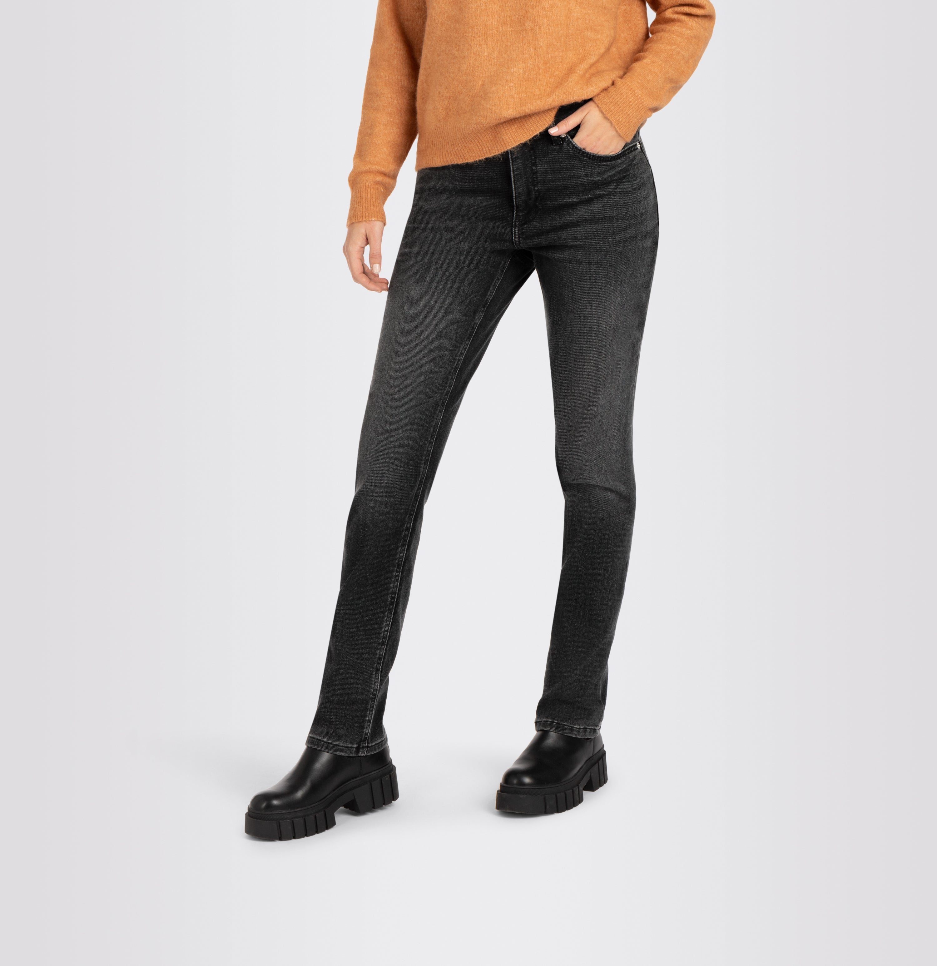 Straight jeans in a cosy viscose blend. | MELANIE | grey basic | Front view of model