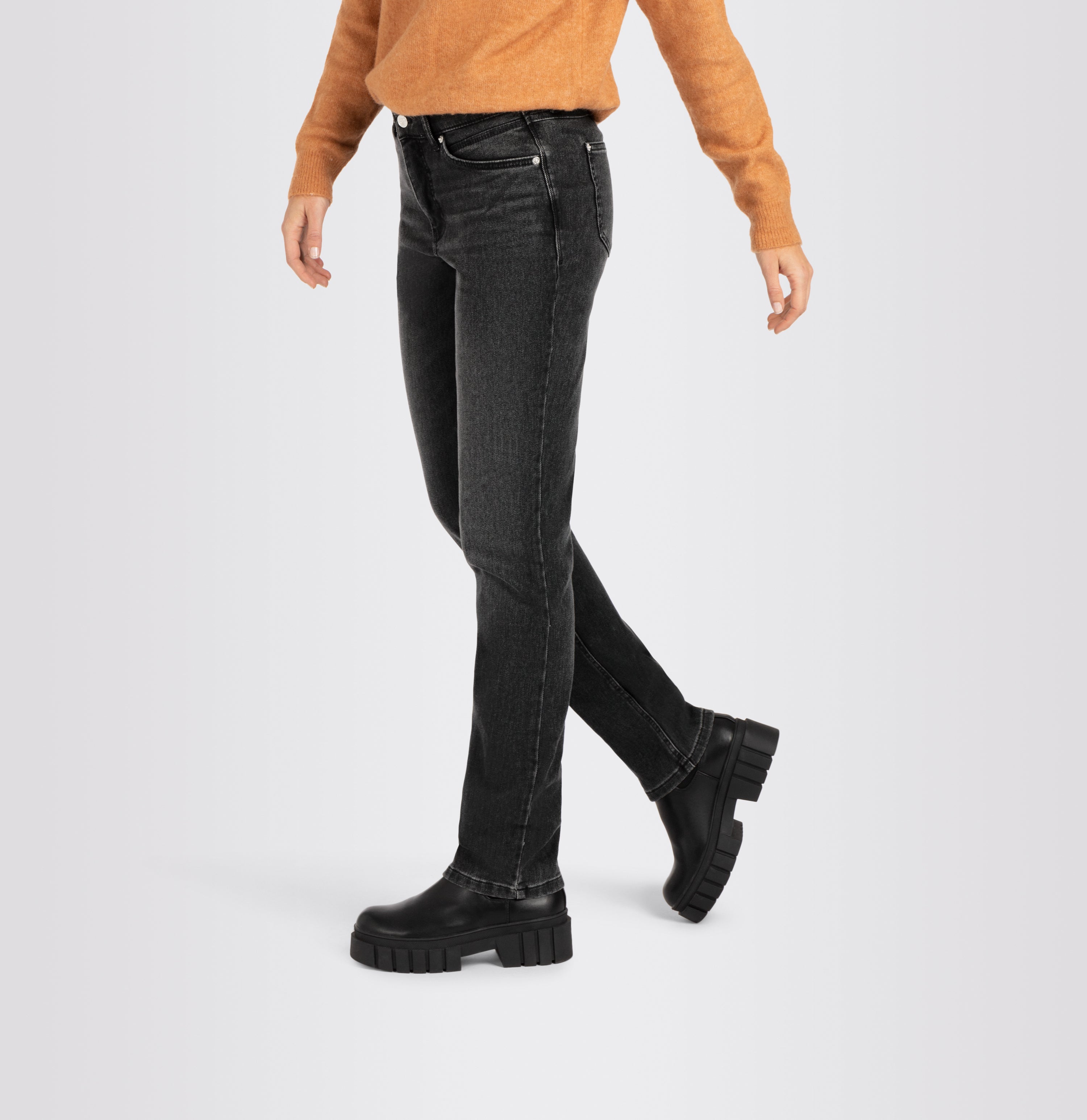 Straight jeans in a cosy viscose blend. | MELANIE | grey basic | Detailed view 2 of model