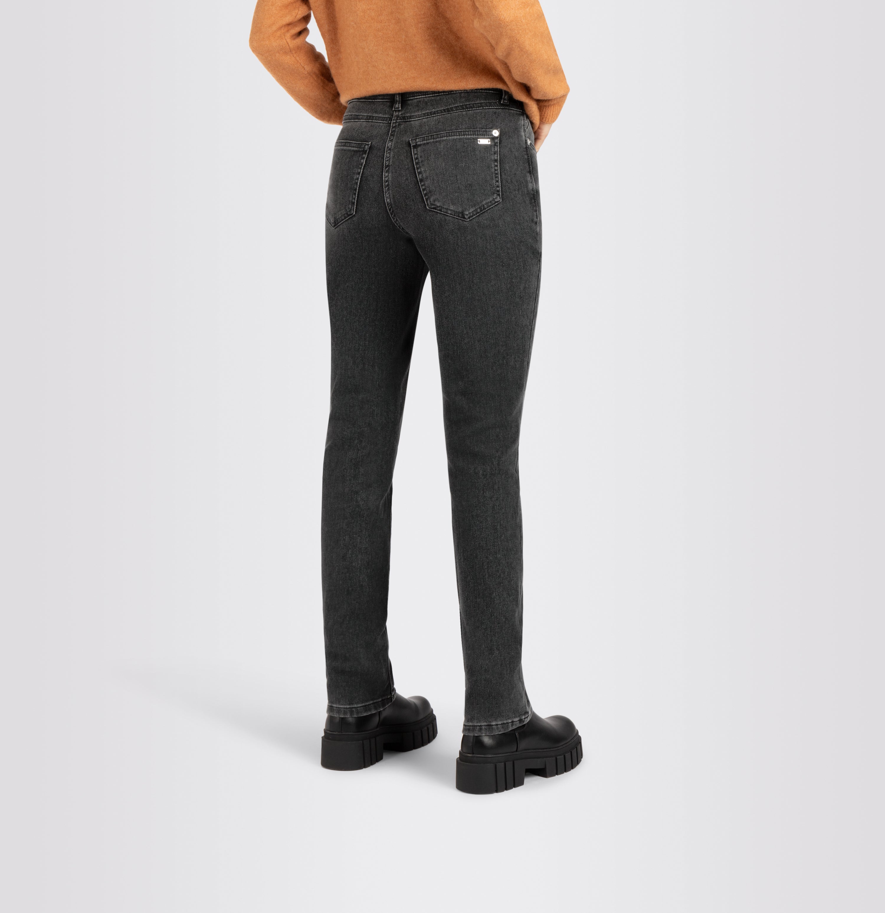 Straight jeans in a cosy viscose blend. | MELANIE | grey basic | Detailed view 3 of model