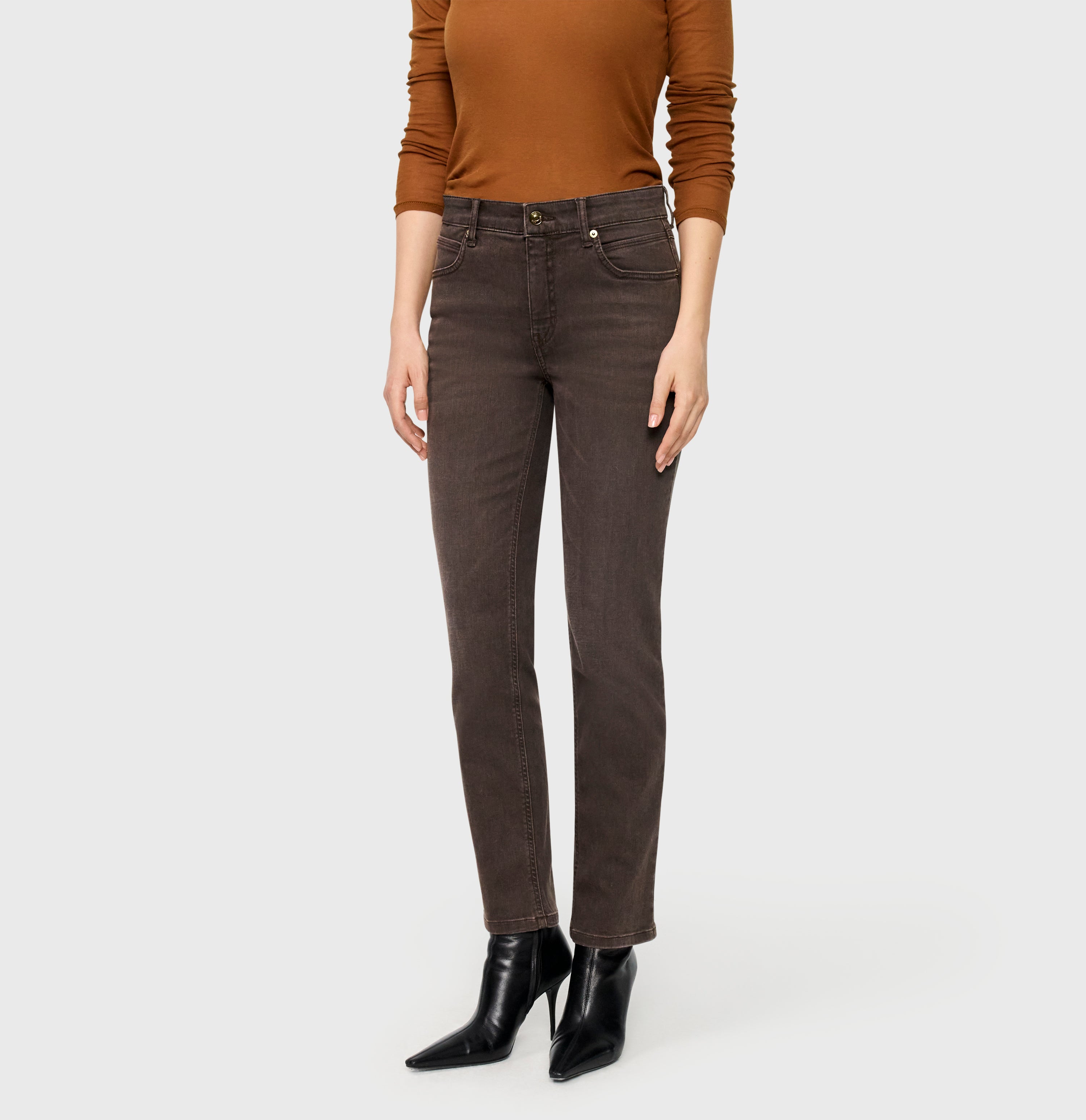 Straight fit made from comfort stretch denim. | MELANIE | brown stone wash | Front view of model