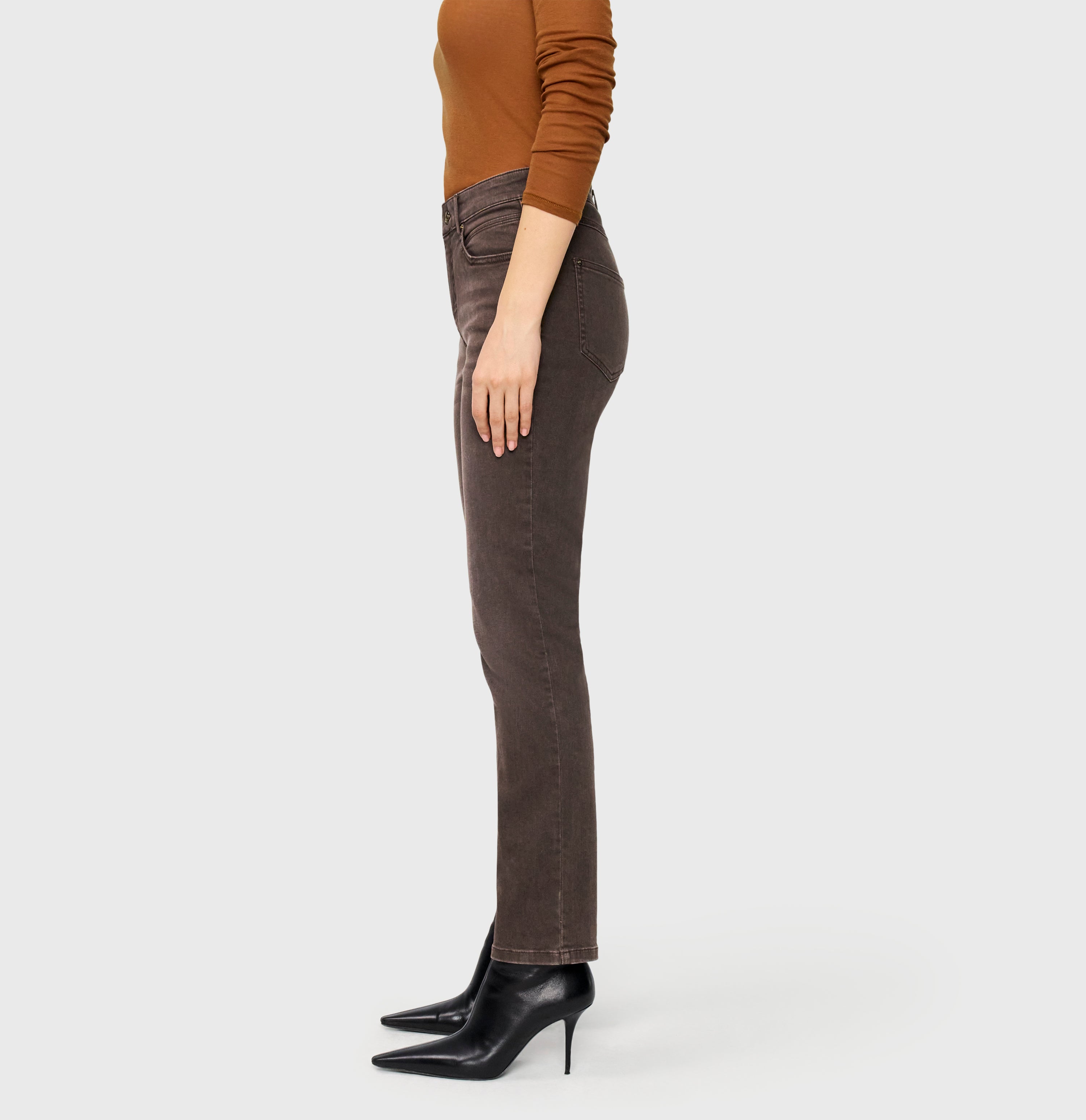 Straight fit made from comfort stretch denim. | MELANIE | brown stone wash | Side view of model