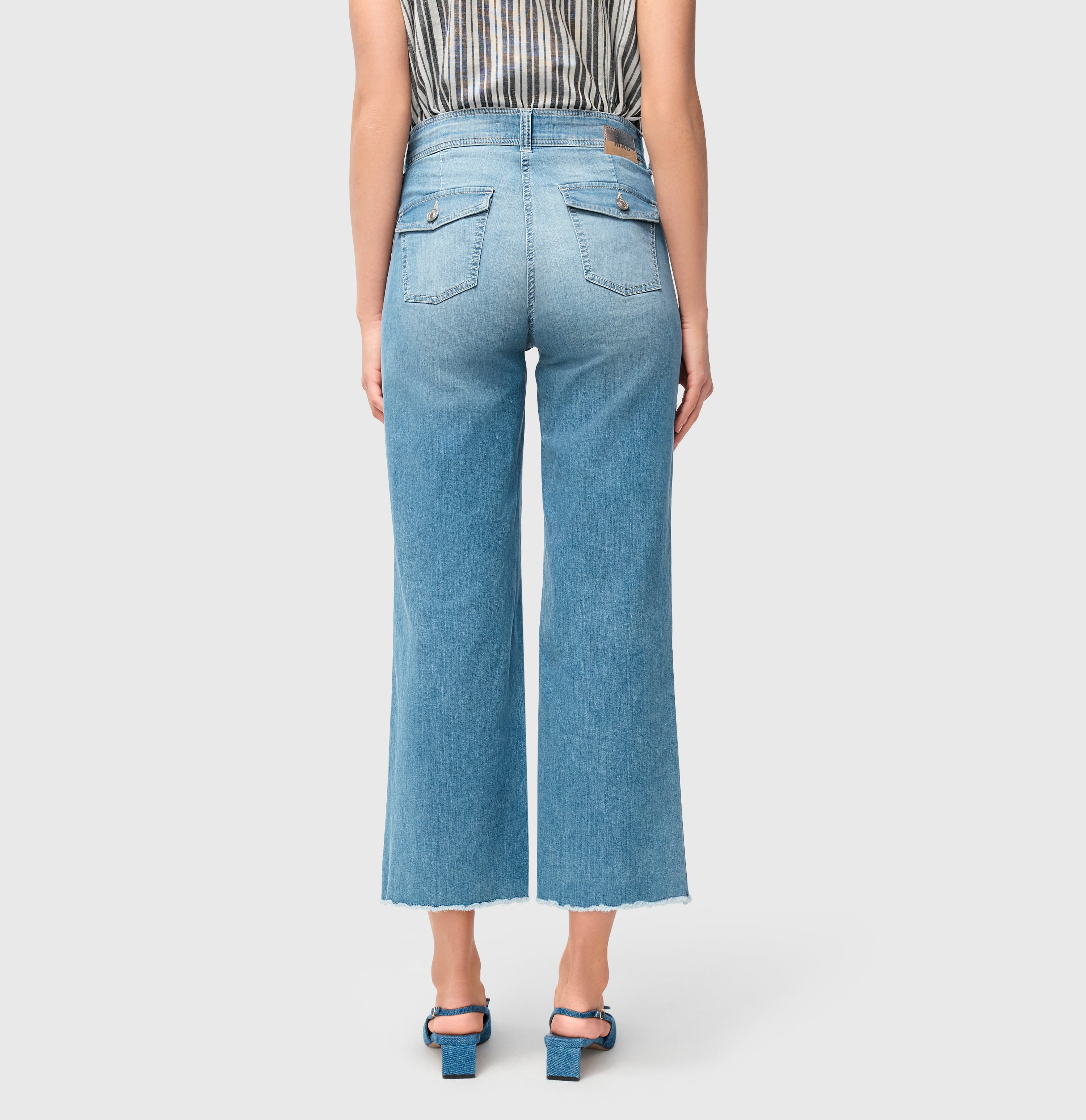 Wide jeans with patch pockets. | JAMIE cropped | blue high-low wash | Back view of model