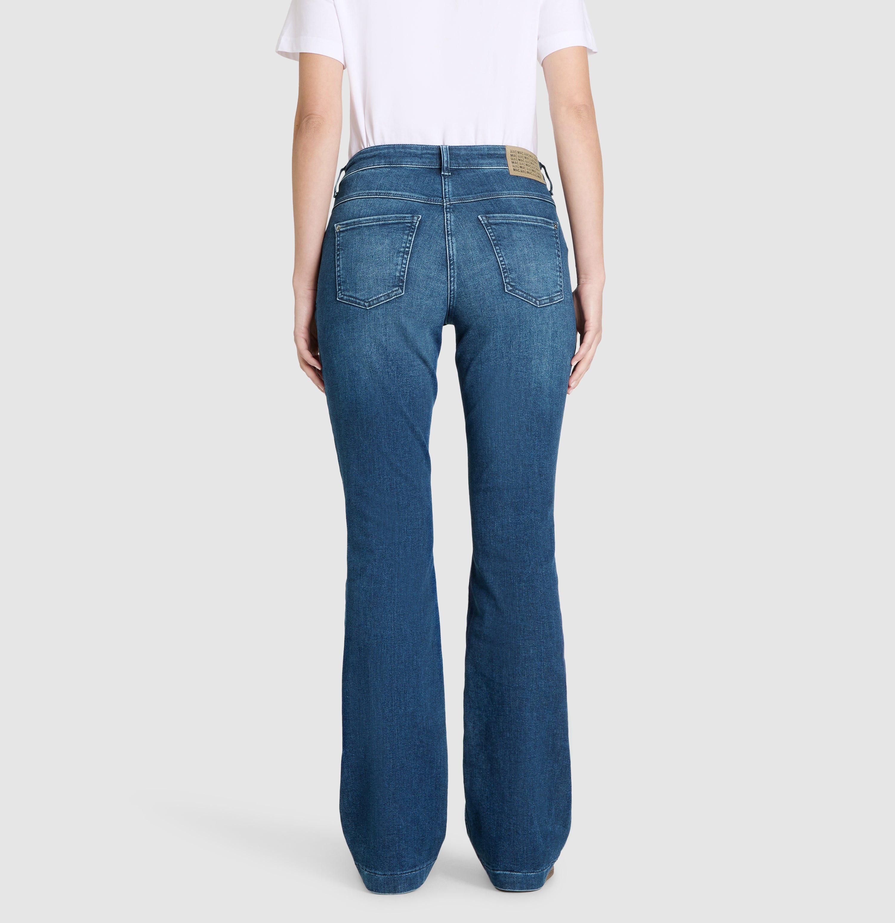 Figure-shaping boot cut jeans with an authentic look. | S-NAME | S-FBBZ | Back view of model