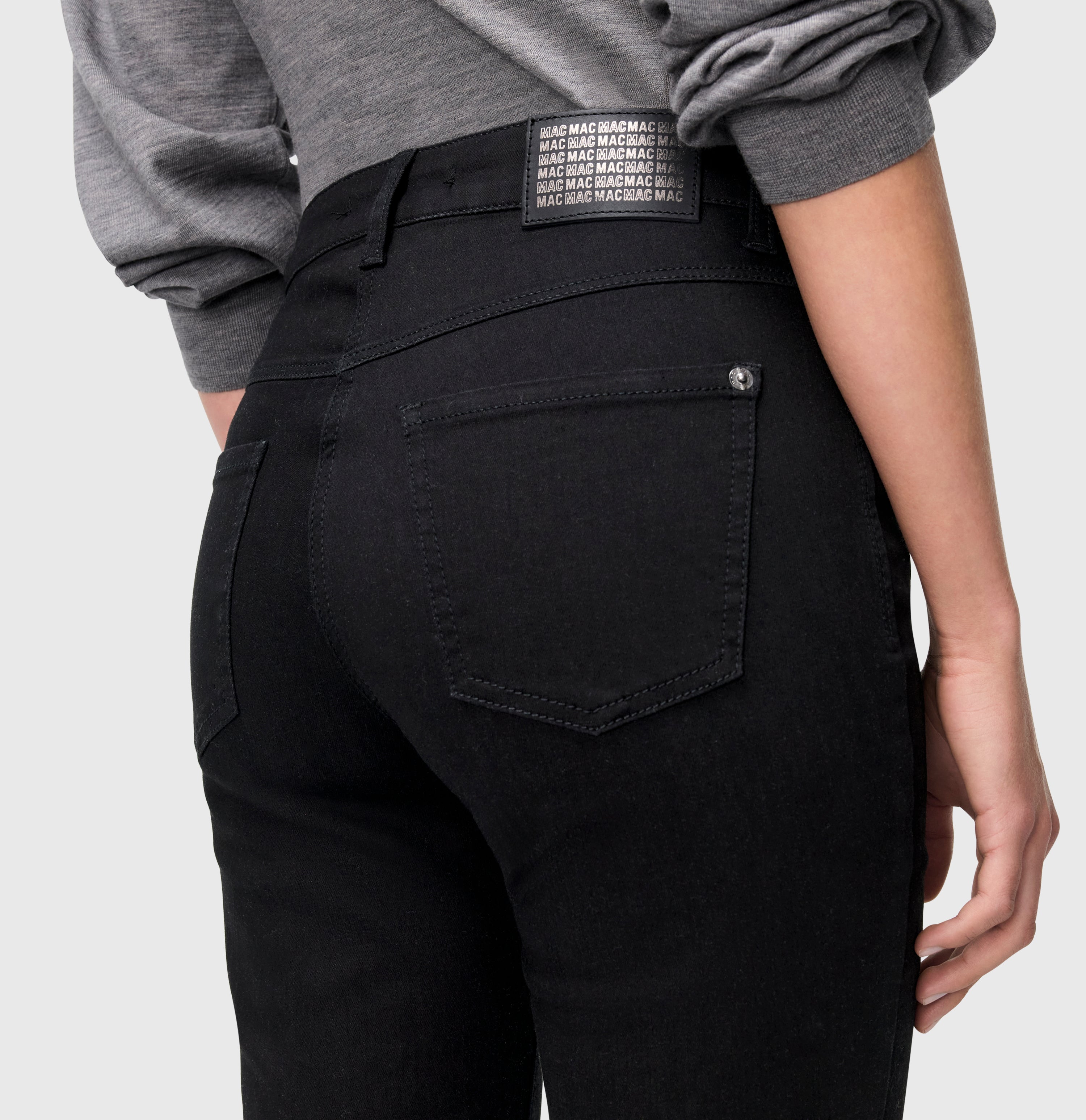 Figure-shaping boot cut jeans with an authentic look. | BOOT | black-black | Detailed view 3 of model