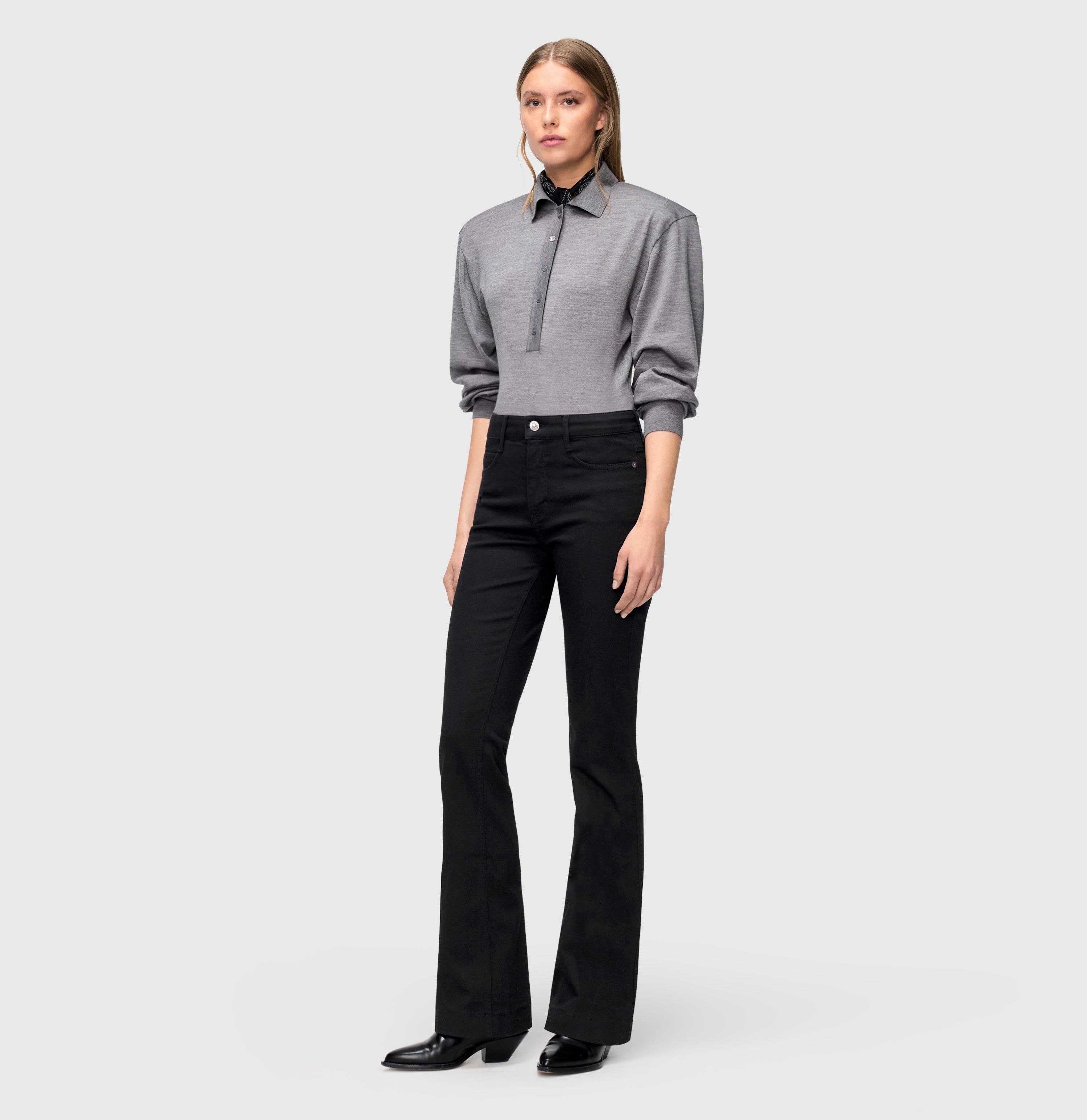 Figure-shaping boot cut jeans with an authentic look. | S-NAME | S-FBBZ | Full-body of model