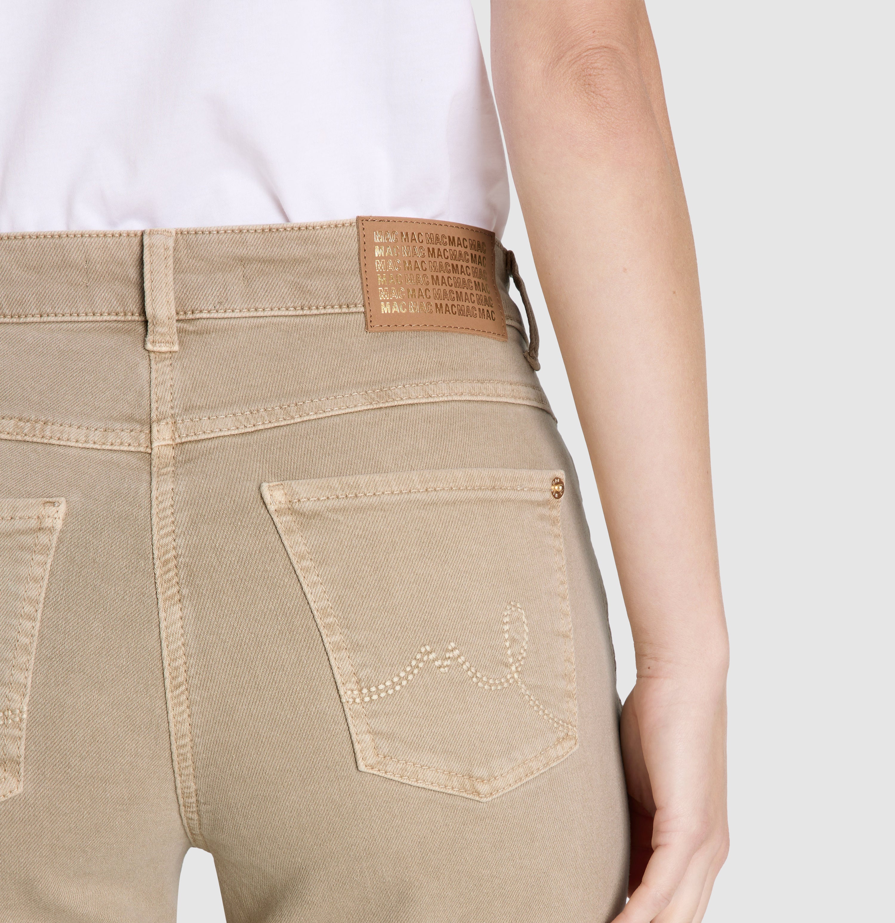 Flared jeans made of comfortable colour denim. | LAURA | string | Detailed view 2 of model