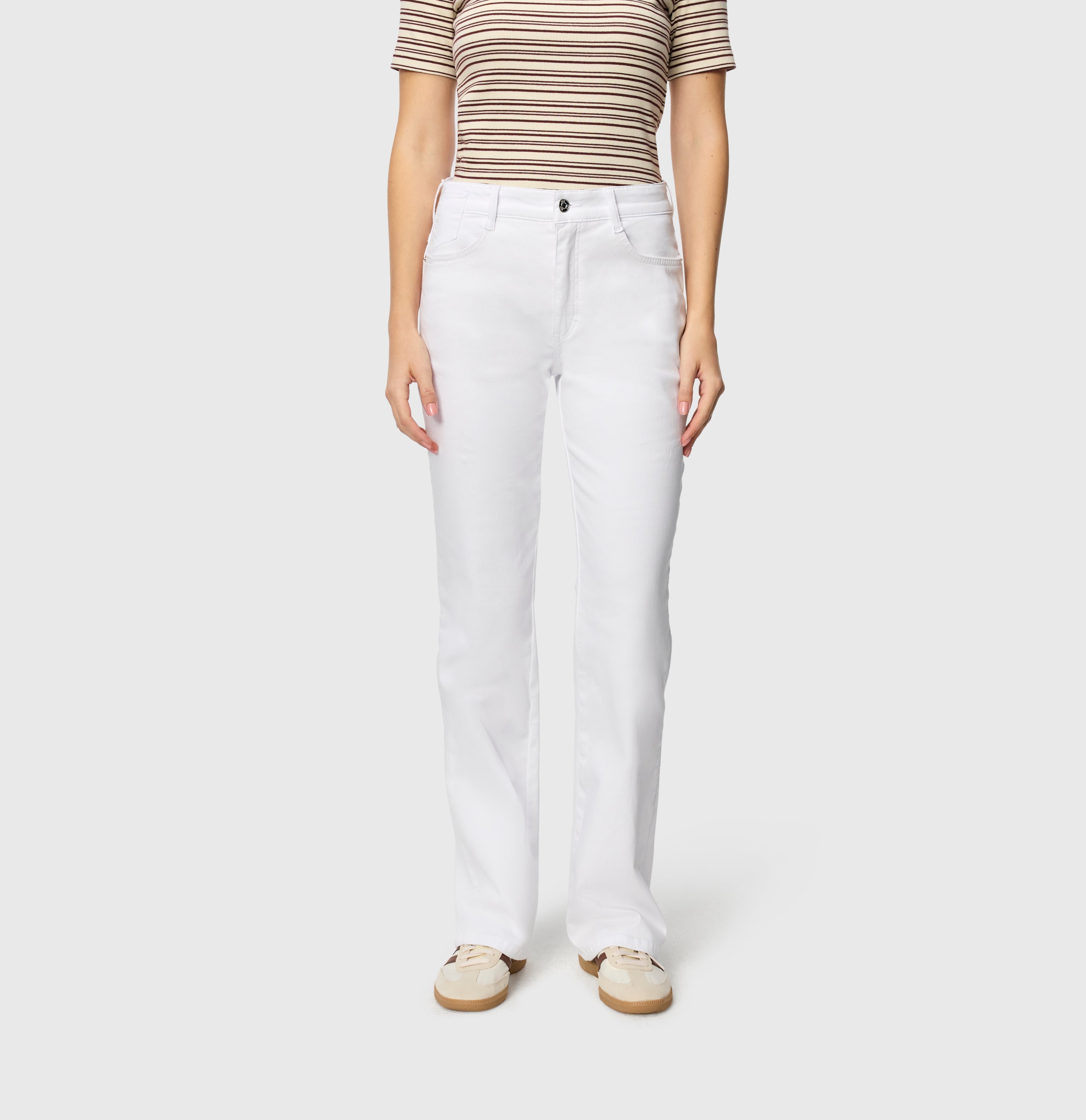 Flared fit made from high-stretch gabardine. | LAURA | white | Front view of model