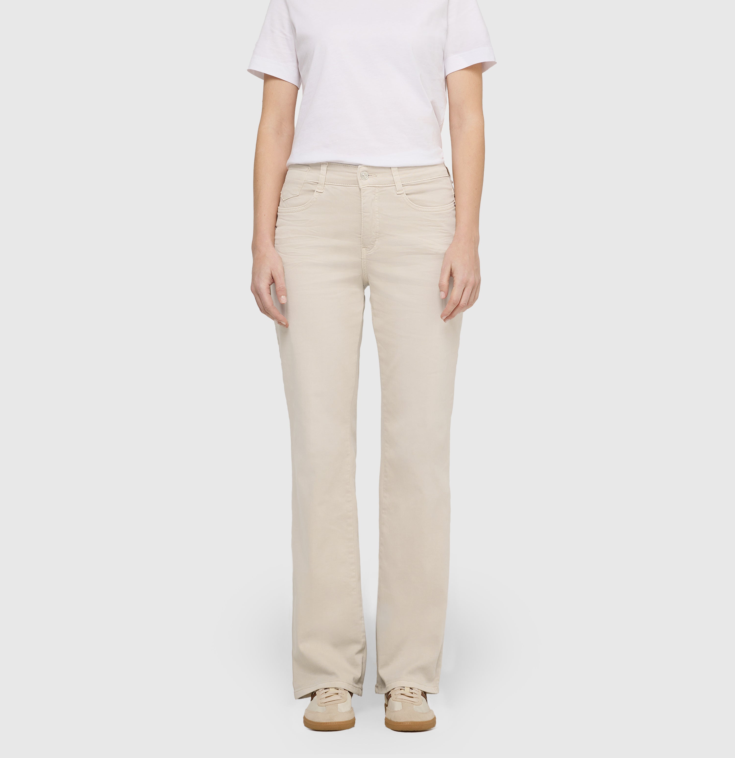 Flared fit made from high-stretch gabardine. | LAURA | ivory | Front view of model