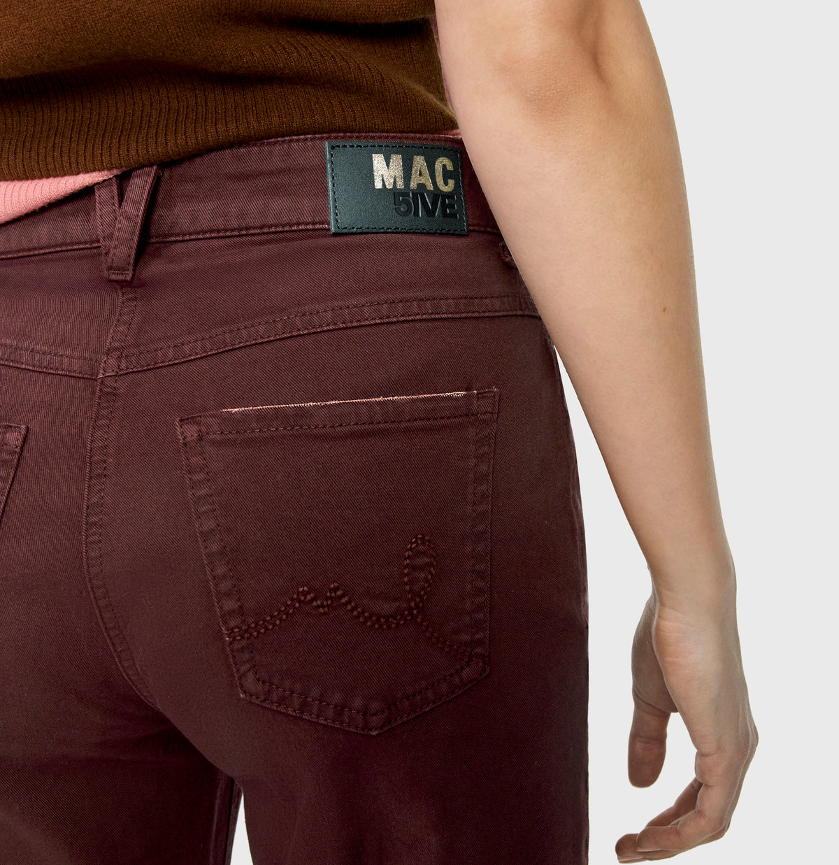 Flared trousers in a sporty cotton material. | LAURA | smoky purple | Detailed view 2 of model