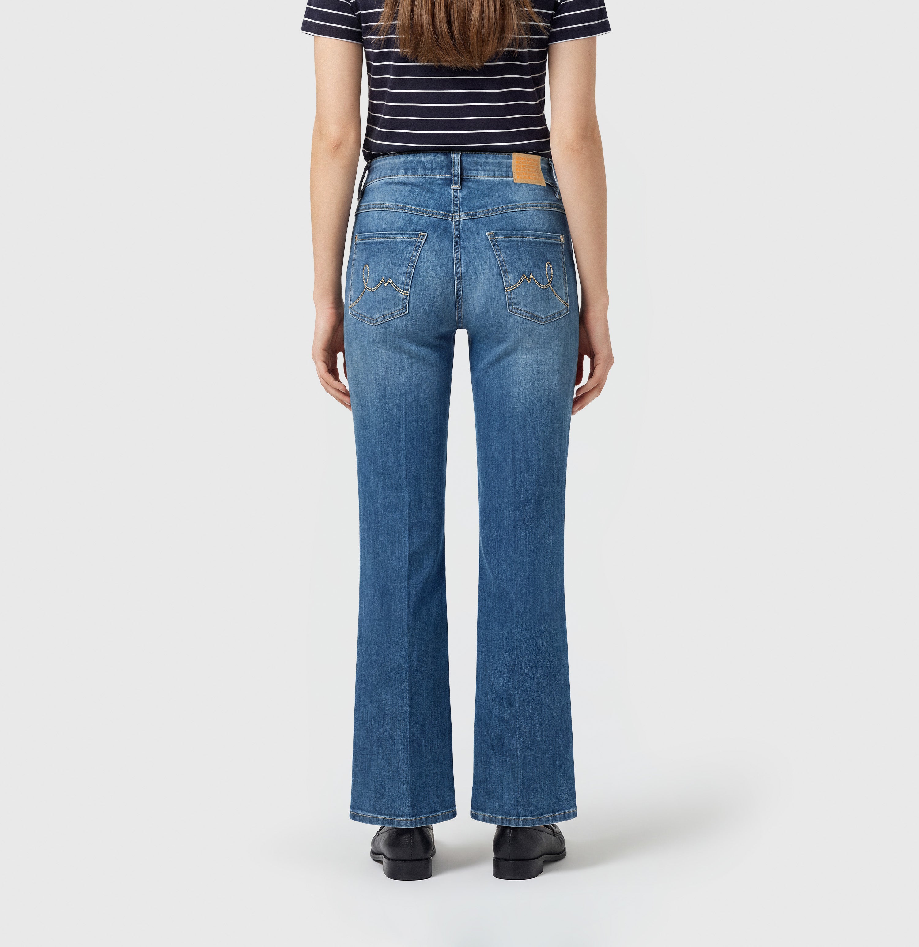 Flared jeans made of comfort stretch denim. | LAURA | mid blue use washed | Back view of model