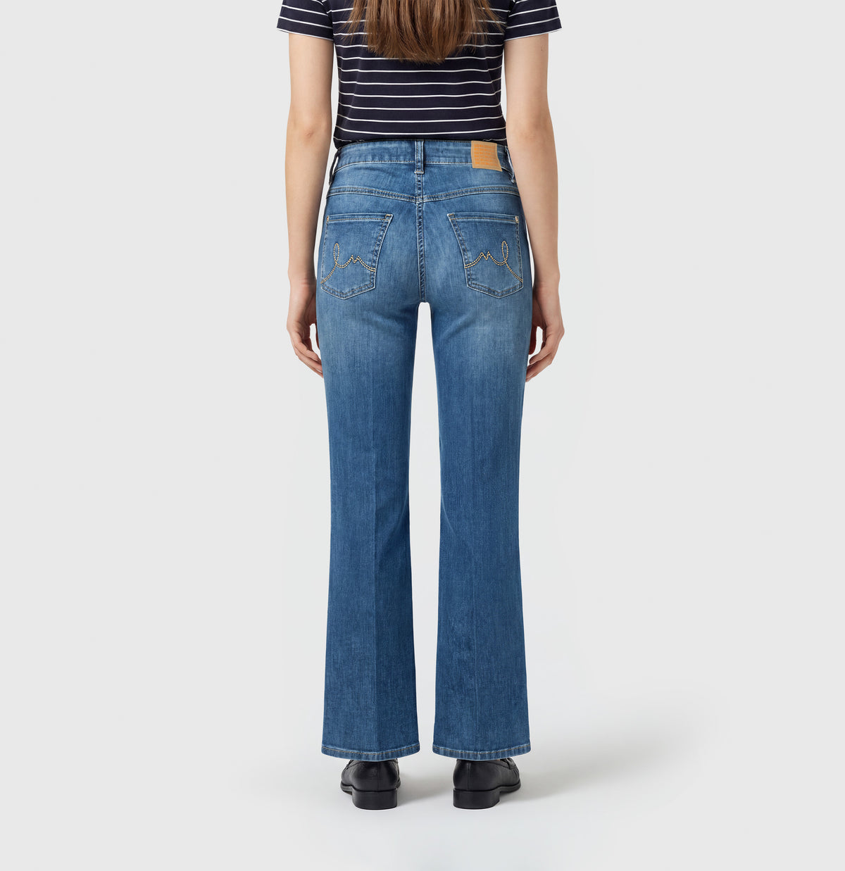 Flared jeans made of comfort stretch denim. | LAURA | mid blue use washed | Back view of model