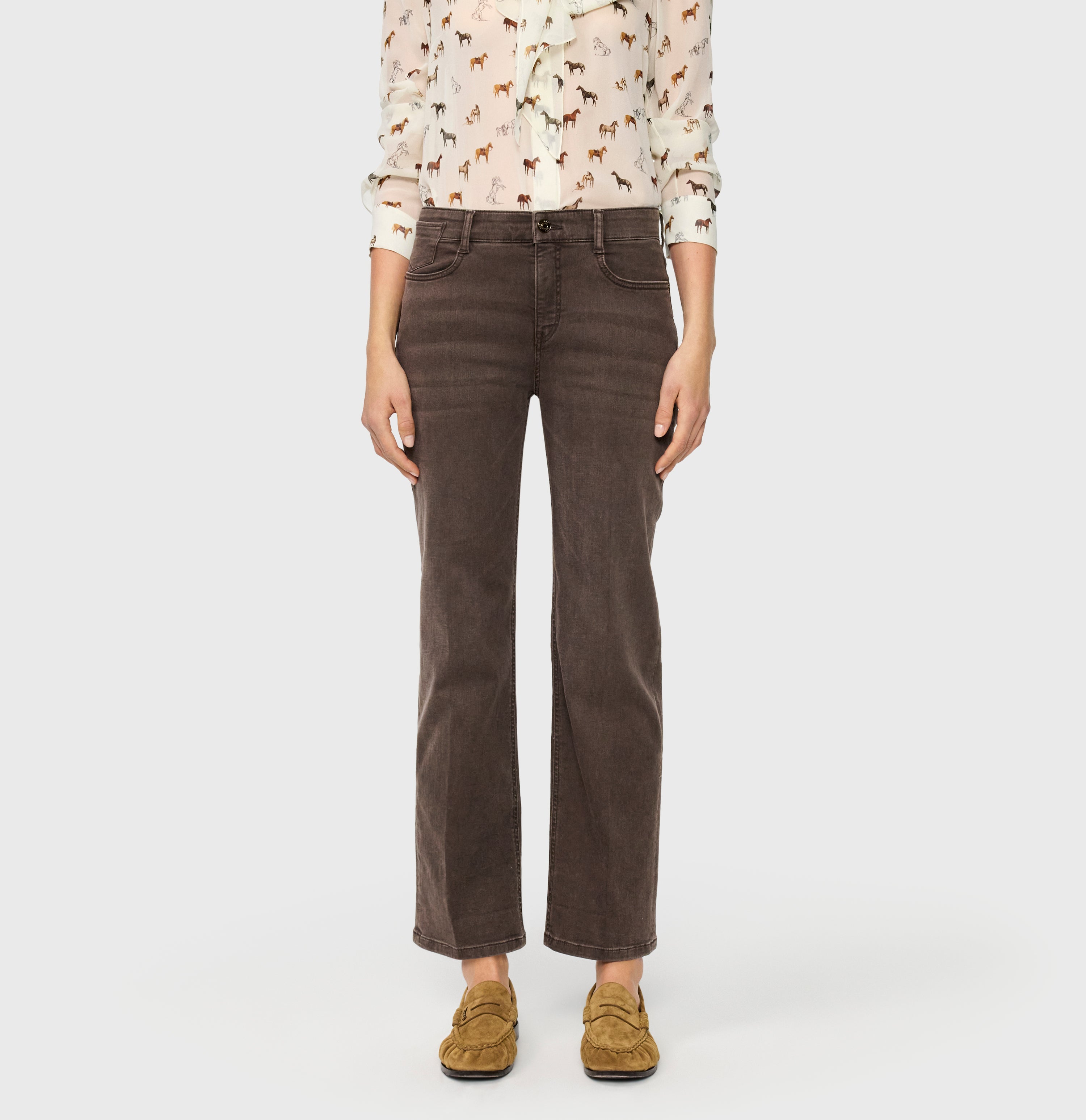 Flared jeans with seam details. | LAURA | brown stone wash | Front view of model
