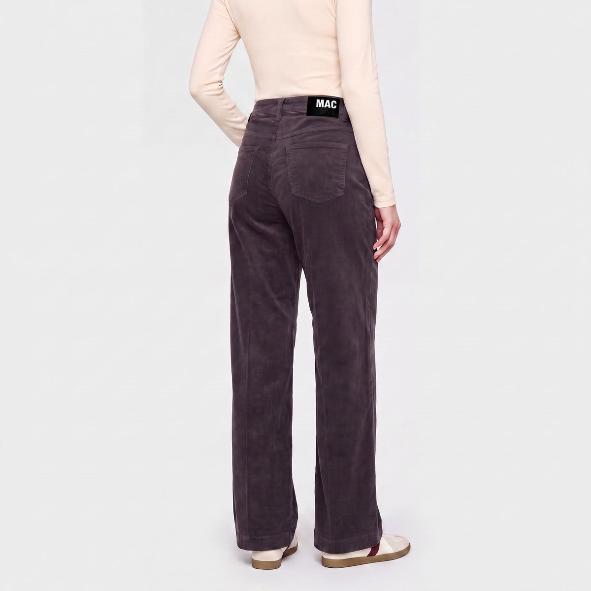 Wide trousers made of soft baby corduroy. | WIDE | smoked grey antique | Back view of model
