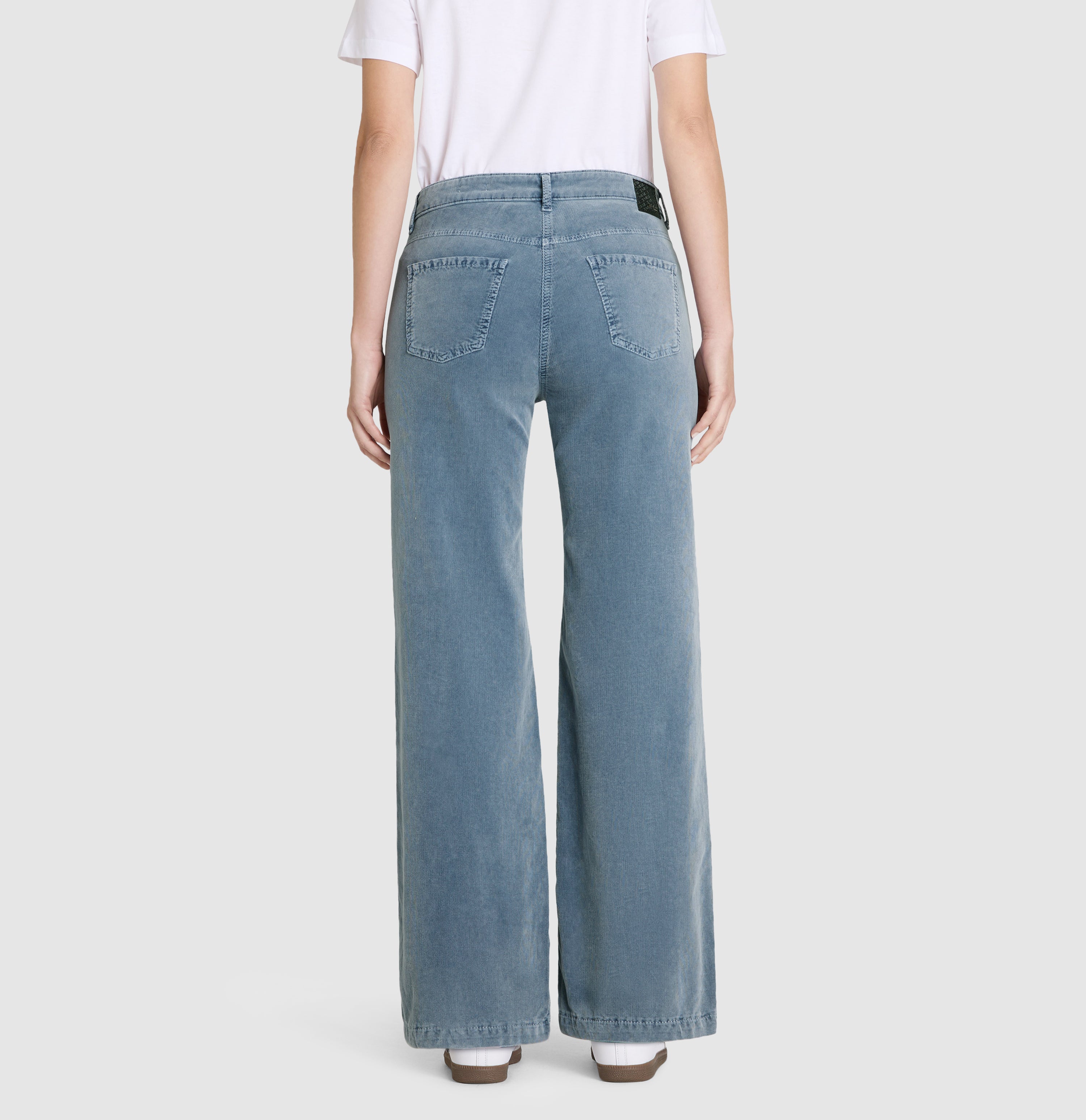 Wide, comfortable trousers made of soft baby corduroy. | S-NAME | S-FBBZ | Back view of model