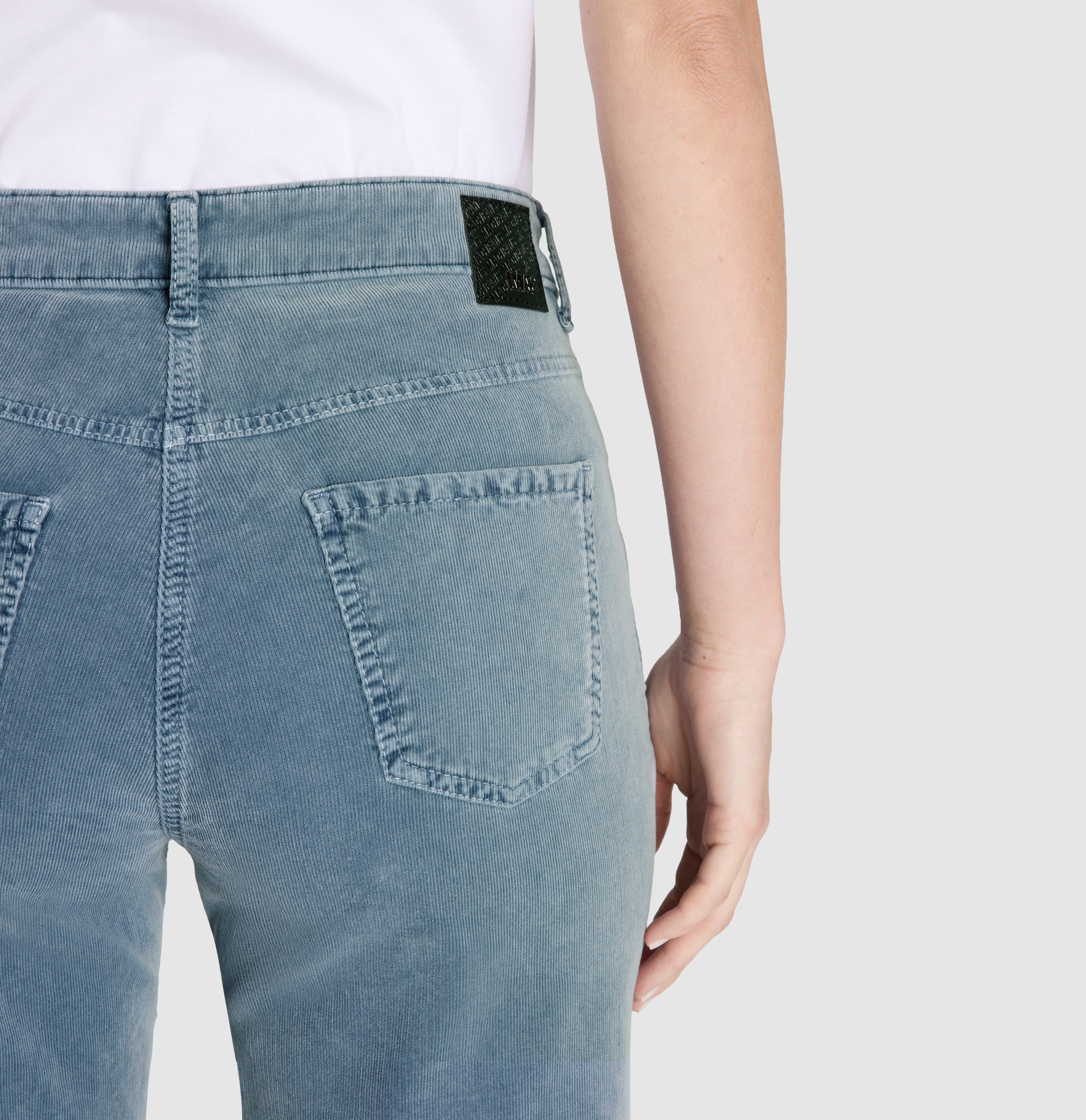 Wide, comfortable trousers made of soft baby corduroy. | S-NAME | S-FBBZ | Detailed view 2 of model