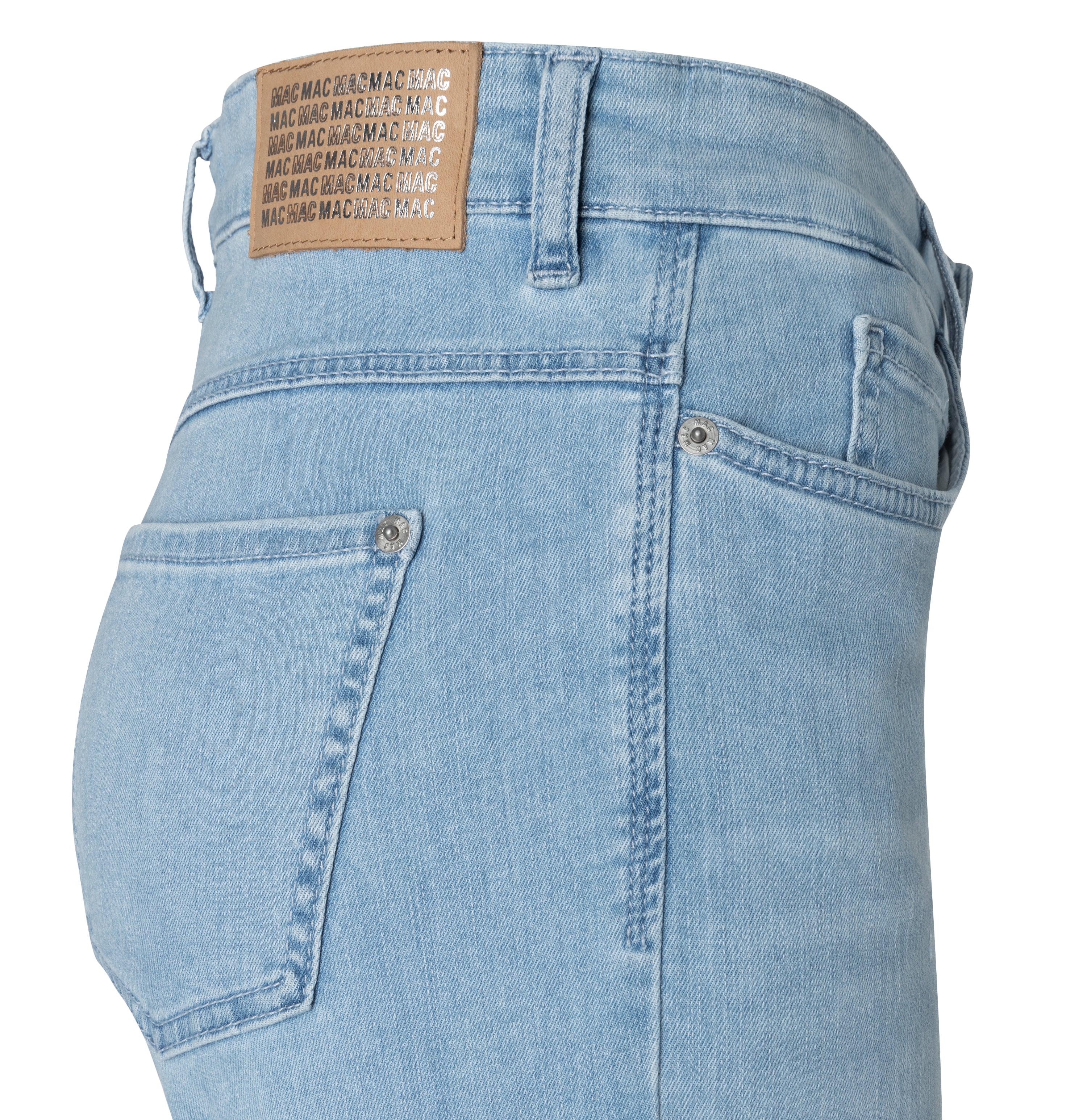 Wide fit with discreet creases. | S-NAME | S-FBBZ | Side view of bust