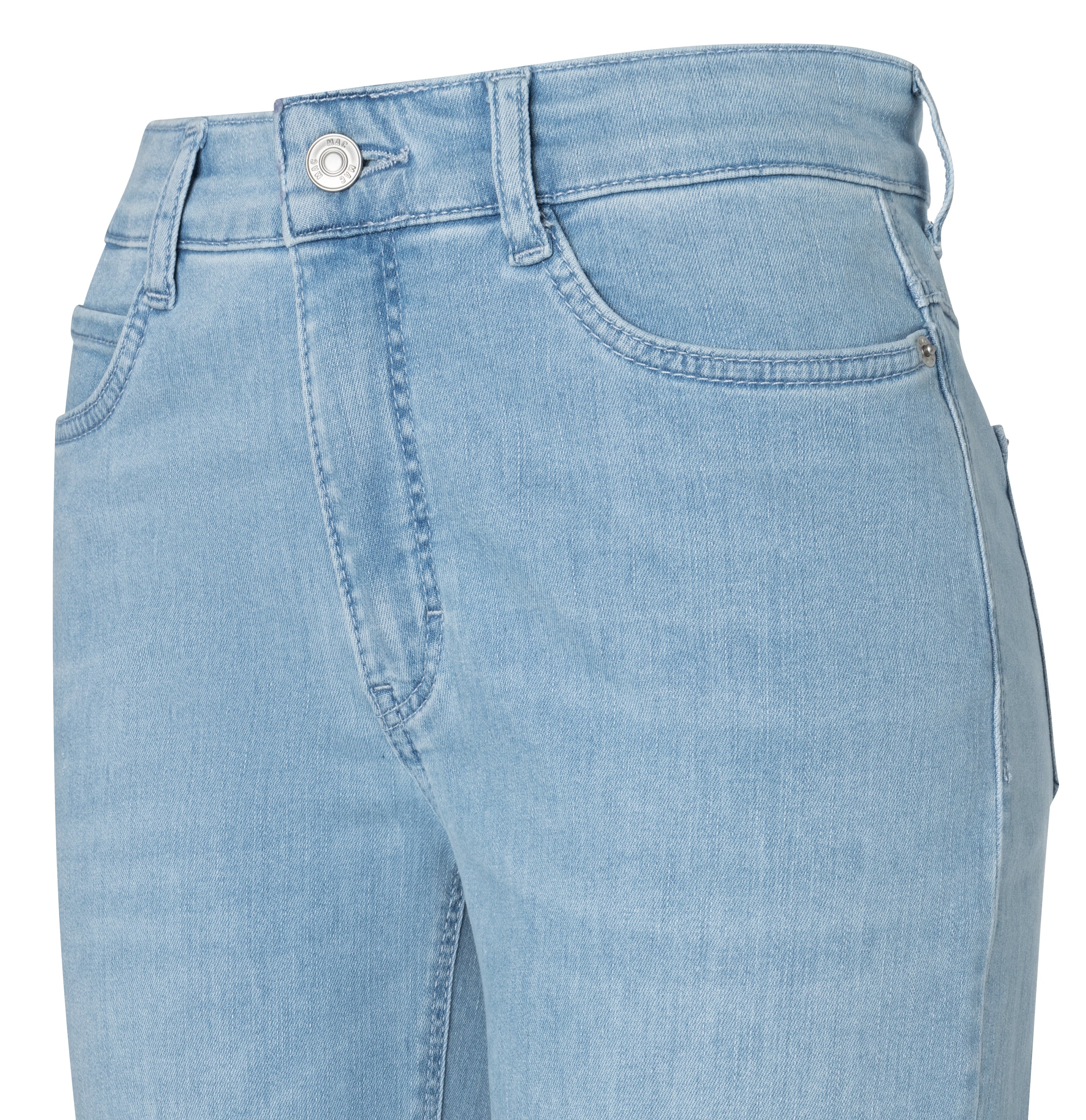 Wide fit with discreet creases. | S-NAME | S-FBBZ | Further detail of bust