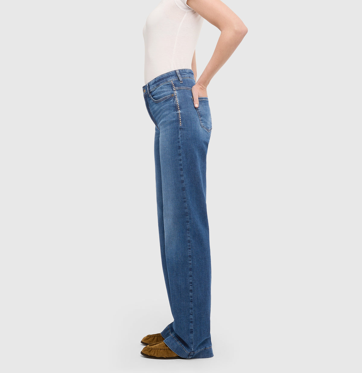  | WIDE rivet | used wash | Side view of model