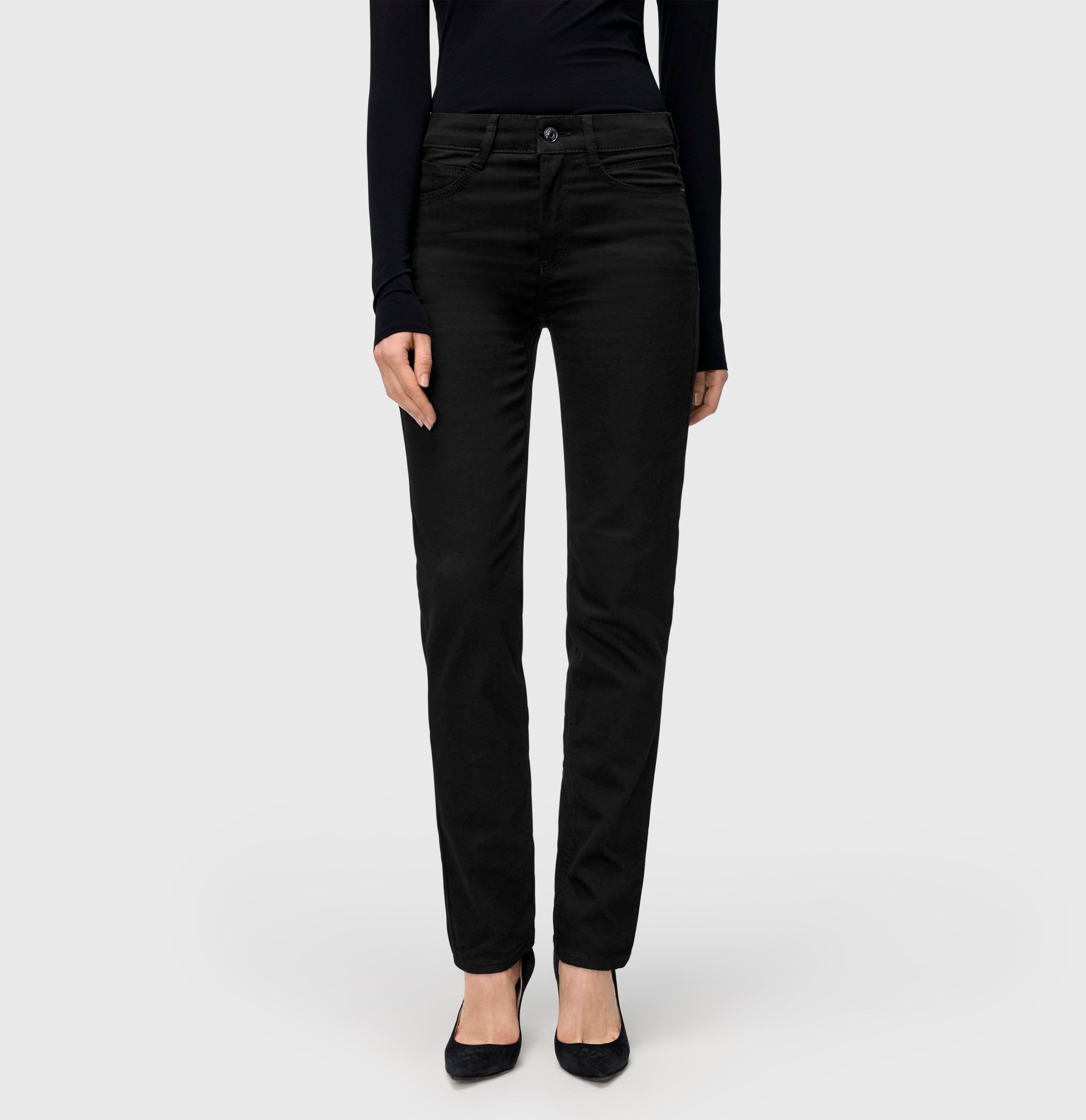 Straight jeans made of comfortable stretch denim. | ANGELA | black-black | Side view of model