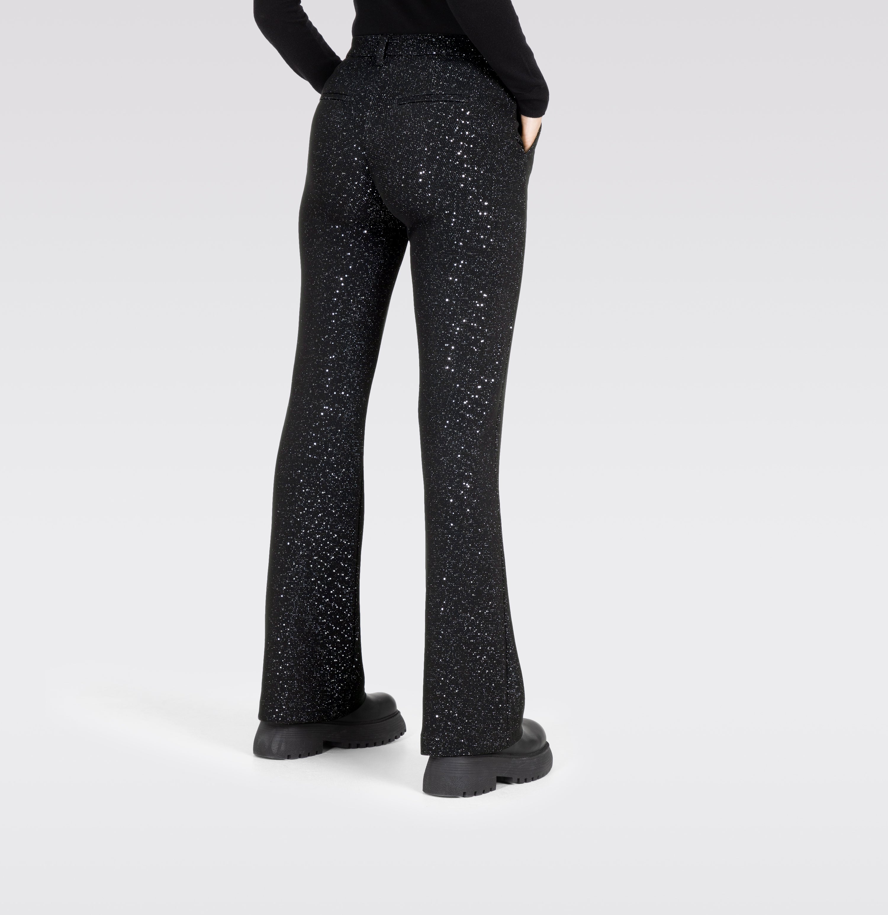 Flare kick with a modern Lurex effect. Made of luxury jersey. | JOANA | shiny disco ball | Detailed view 2 of model