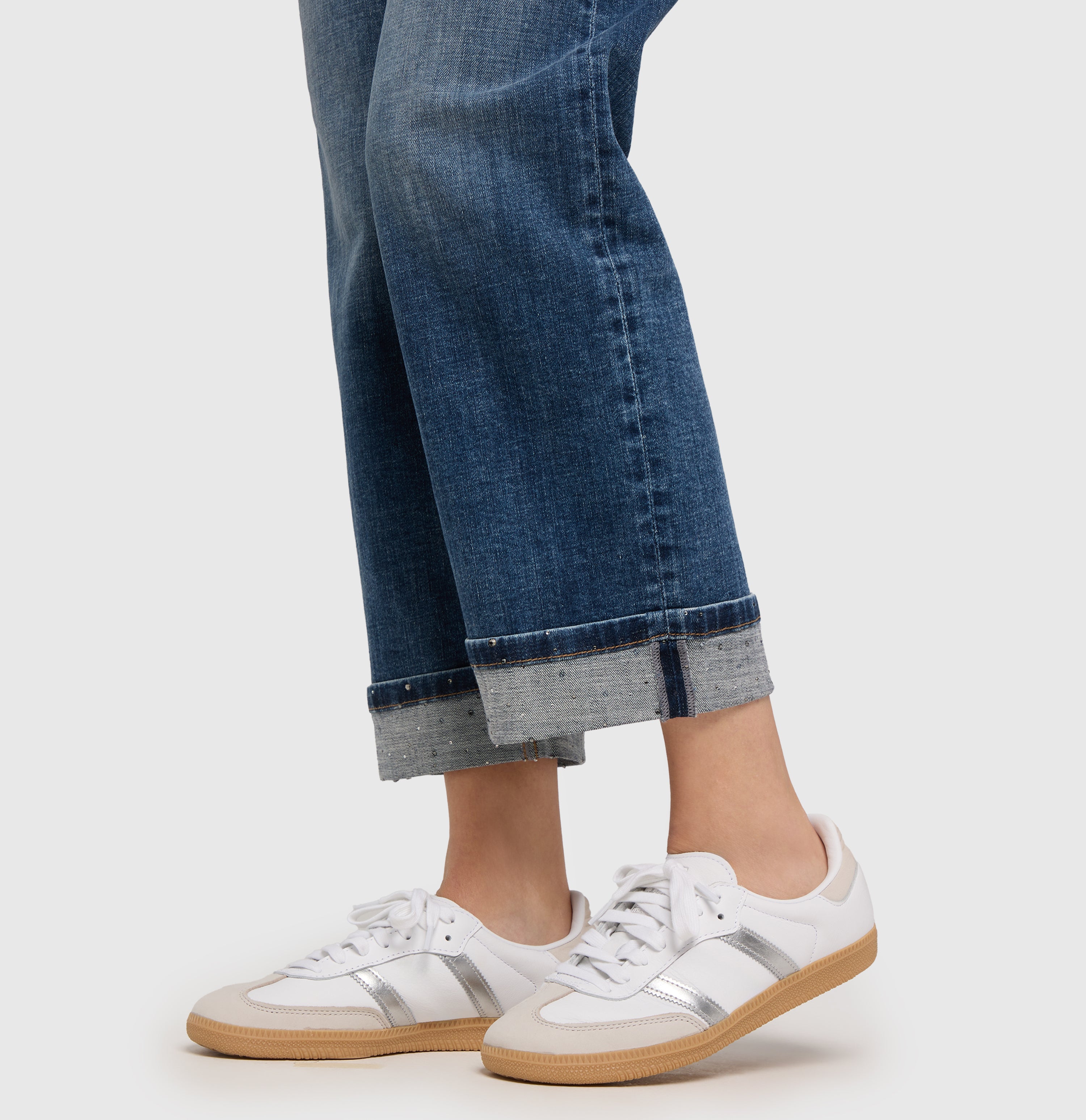 Flared jeans with fine embellishments. | LAURA smart glamour | medium blue washed | Detailed view 4 of model