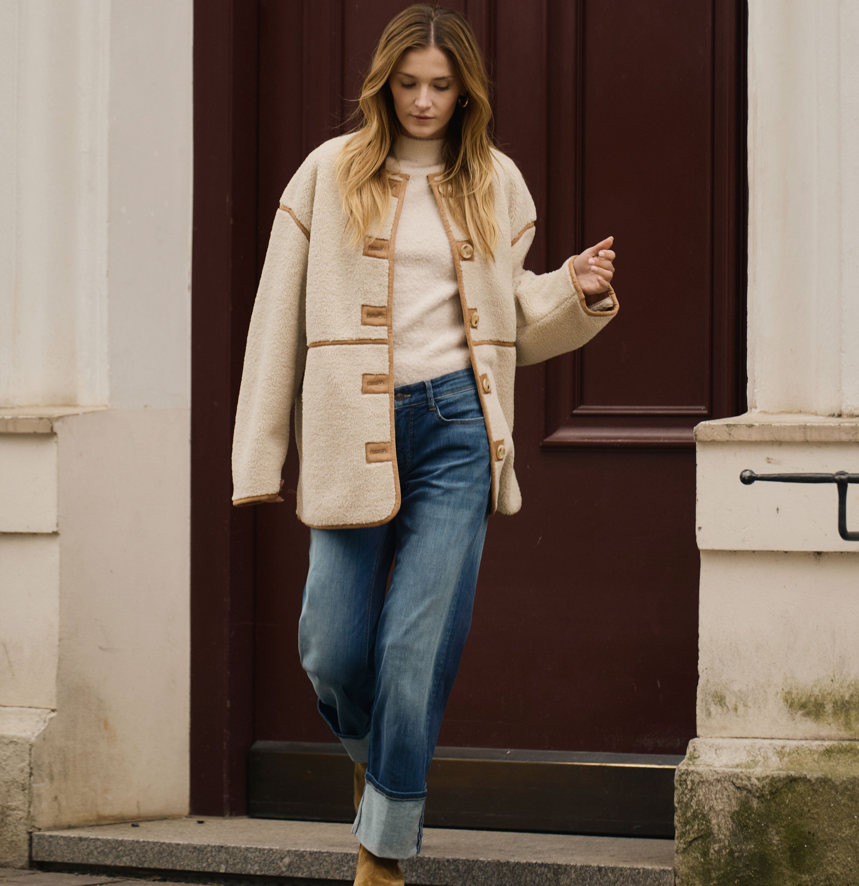 Comfortable jeans with wide turned-up hem. | LAURA turn up | fancy nonrepaired blue | Campaign image 3