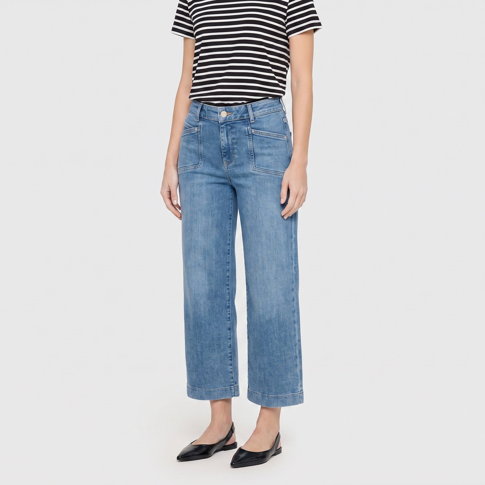 Culotte made of hyper stretch denim. | DREAM Culotte pocket | authentic blue washed | Front view of model