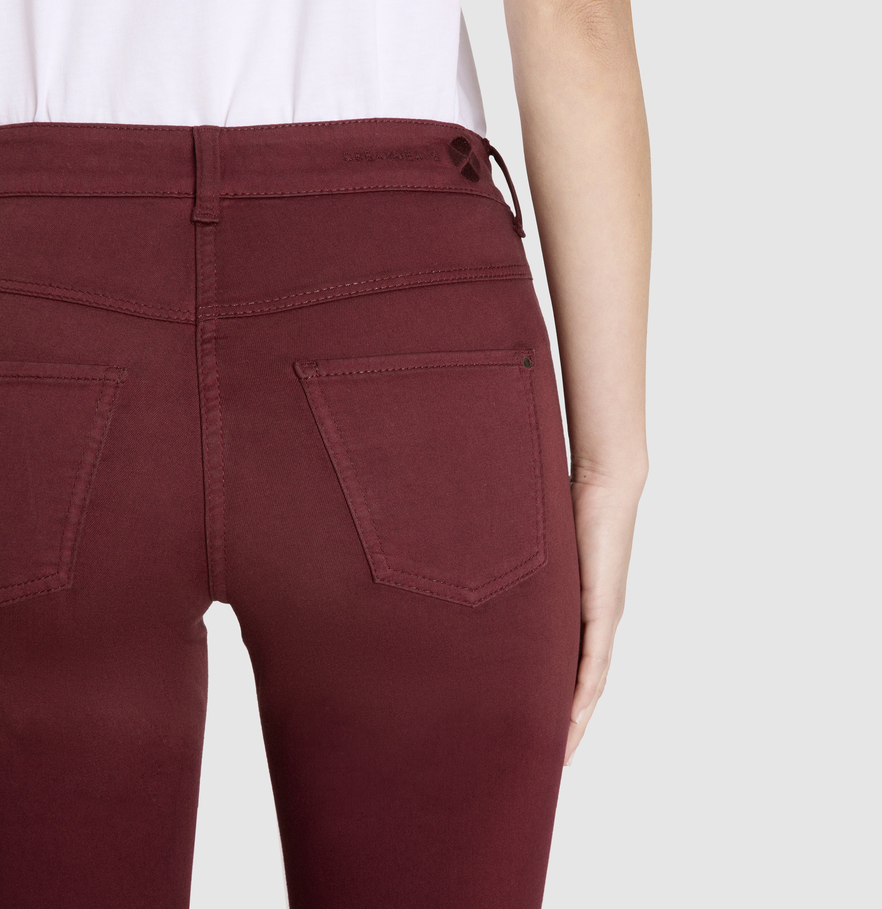 Straight fit made from hyper stretch denim. | DREAM | bordeaux PPT | Detailed view 2 of model