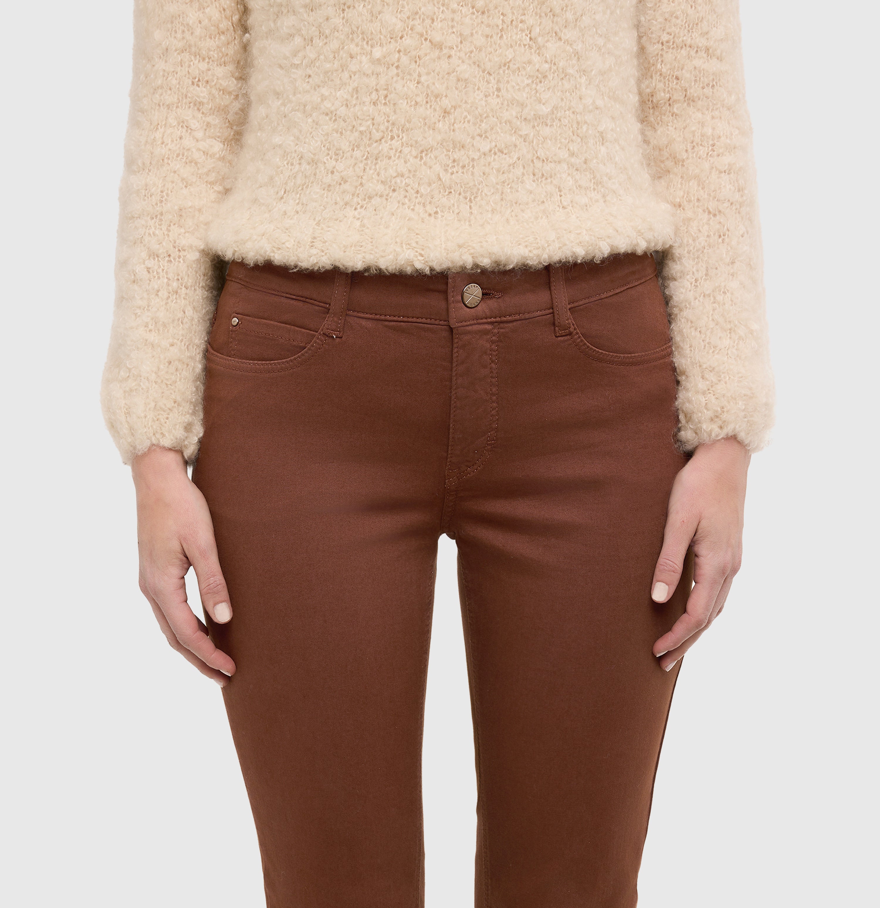 Straight fit made from hyper stretch denim. | DREAM | bison brown PPT | Detailed view 3 of model