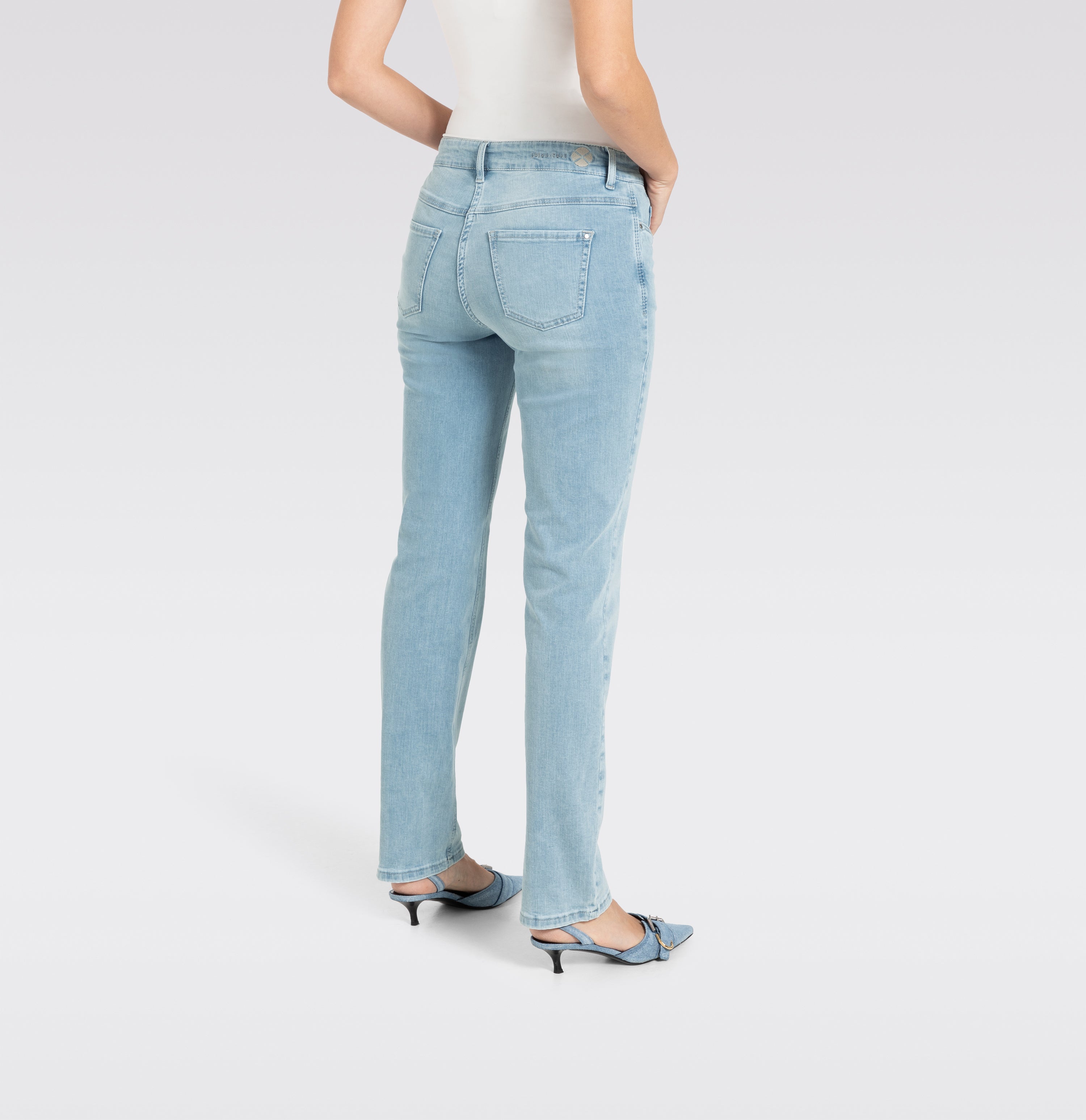 Straight jeans with shaping effect. | S-NAME | S-FBBZ | Detailed view 2 of model