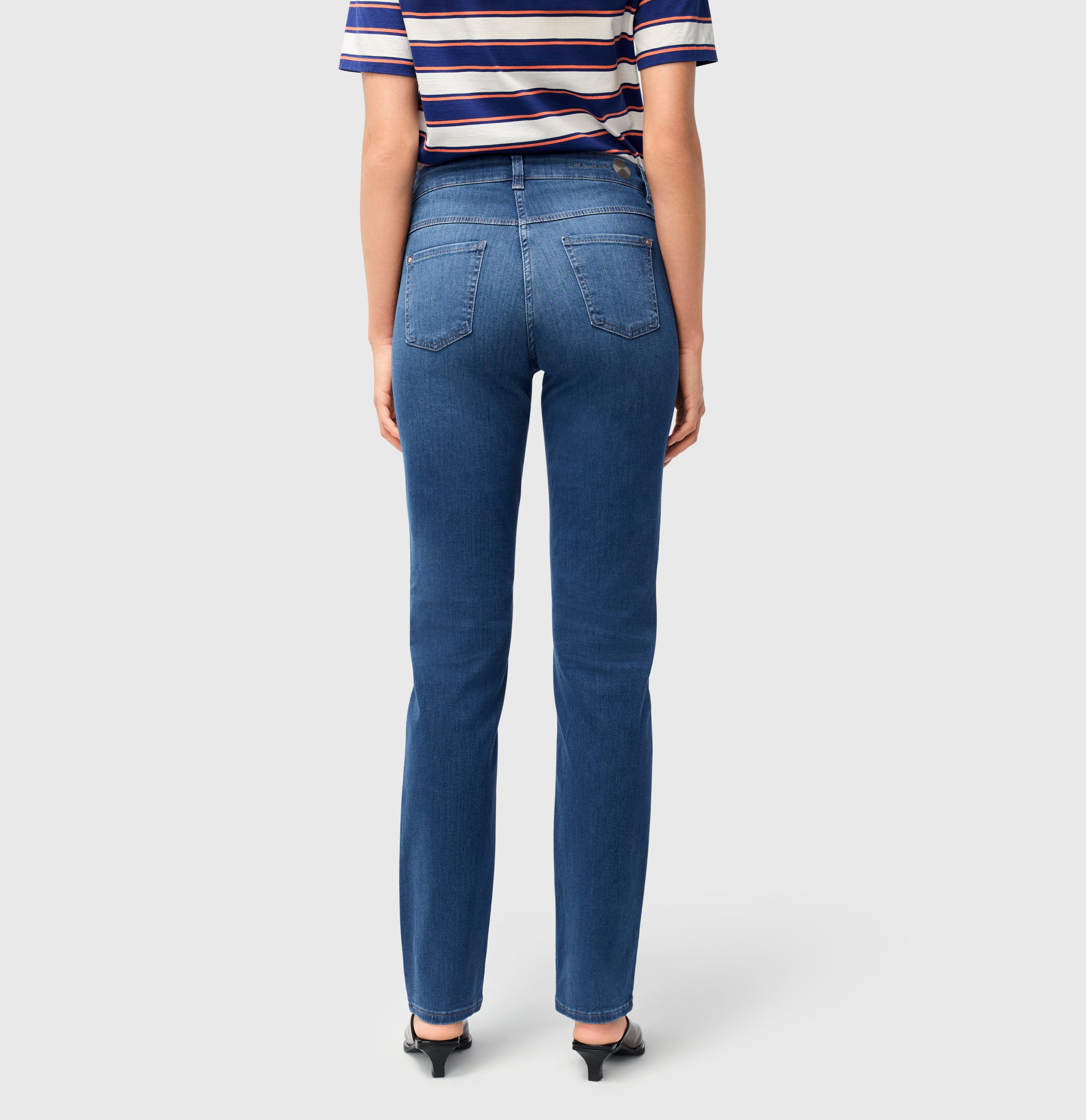 Straight fit jeans with innovative shaping effect. | S-NAME | S-FBBZ | Back view of model