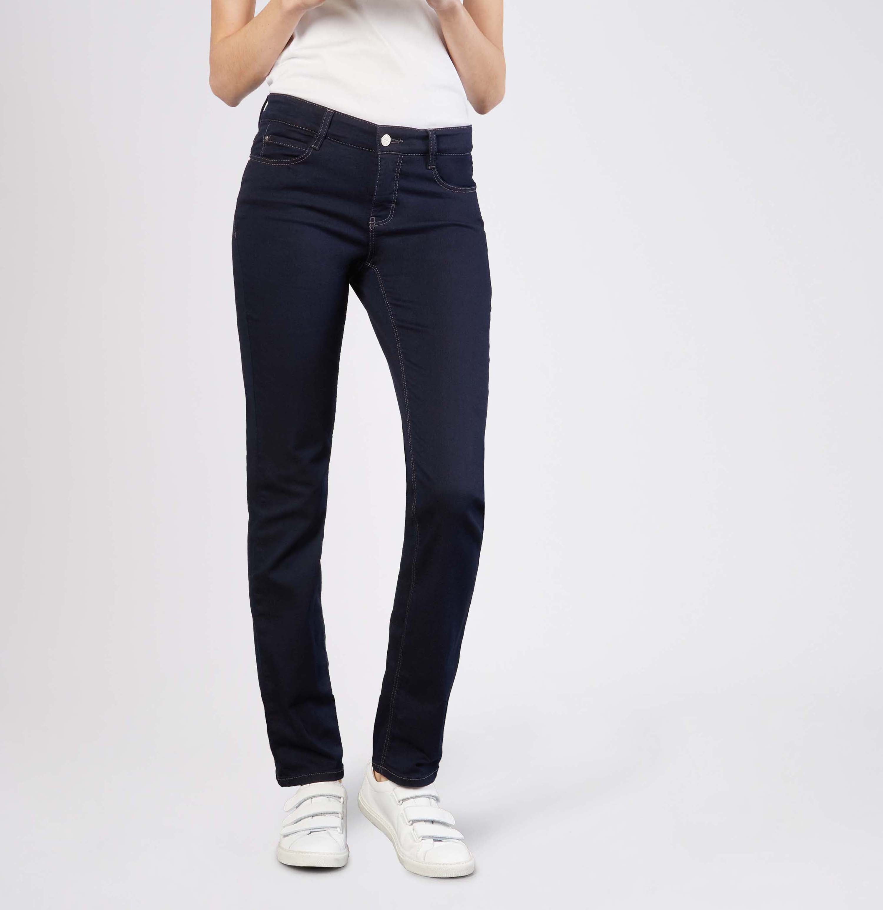 Slim fit with medium waist and maximum comfort thanks to high stretch denim with shaping effect | DREAM | dark rinsewash | Front view of model