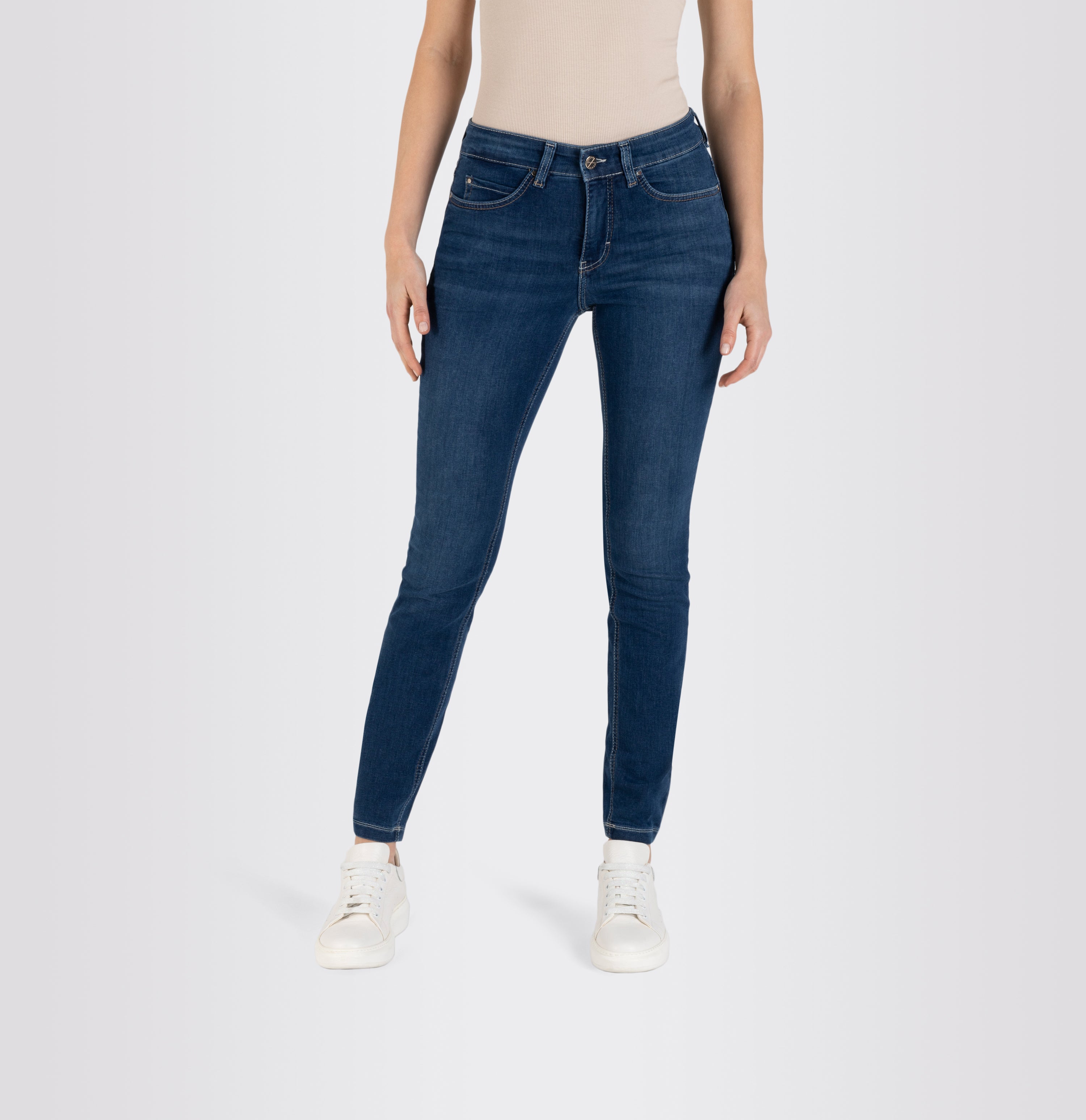 Skinny jeans with shaping effect. | DREAM SKINNY | mid blue authentic wash | Front view of model