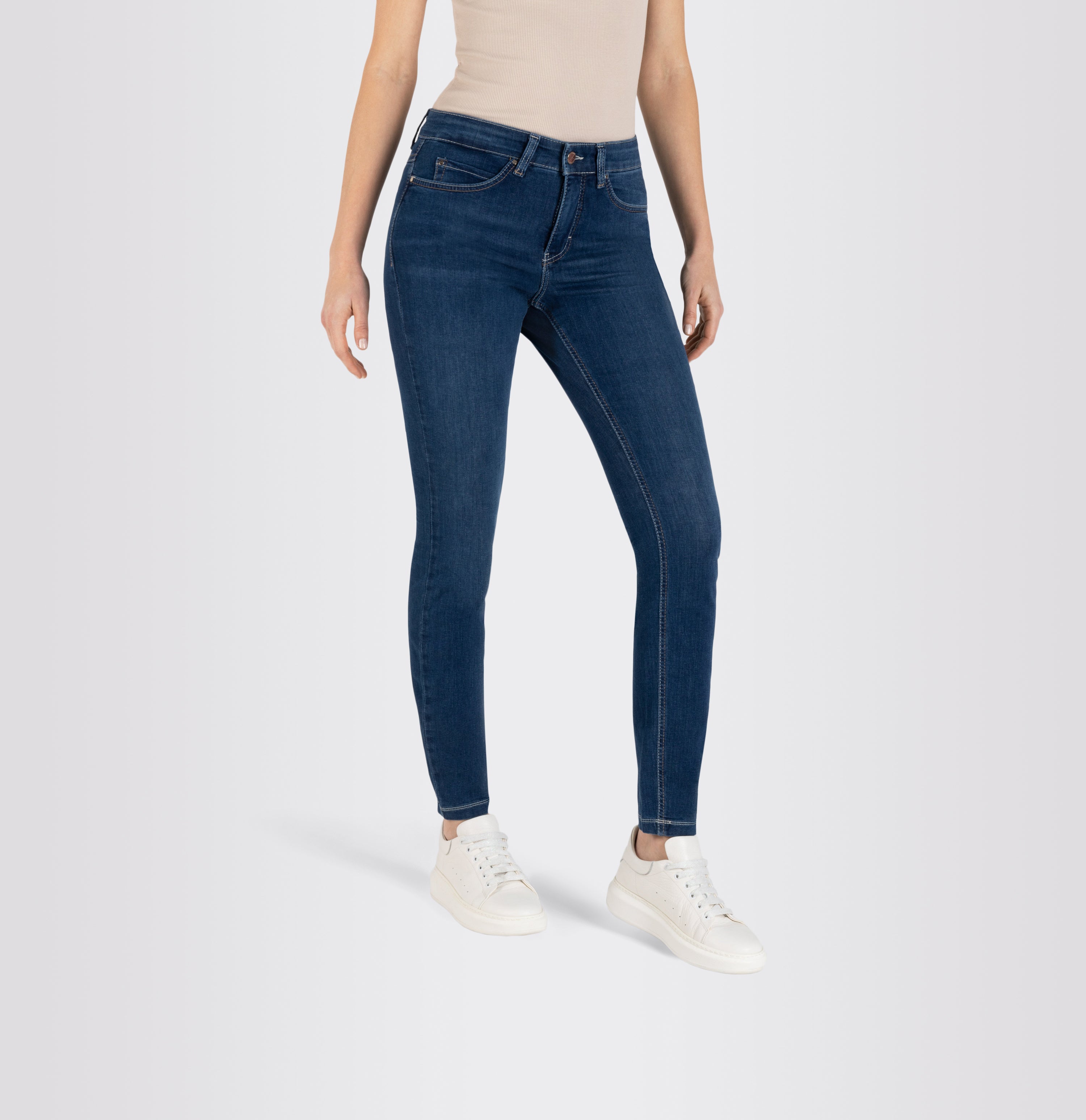 Comfortable skinny jeans with shaping effect. | S-NAME | S-FBBZ | Detailed view 3 of model