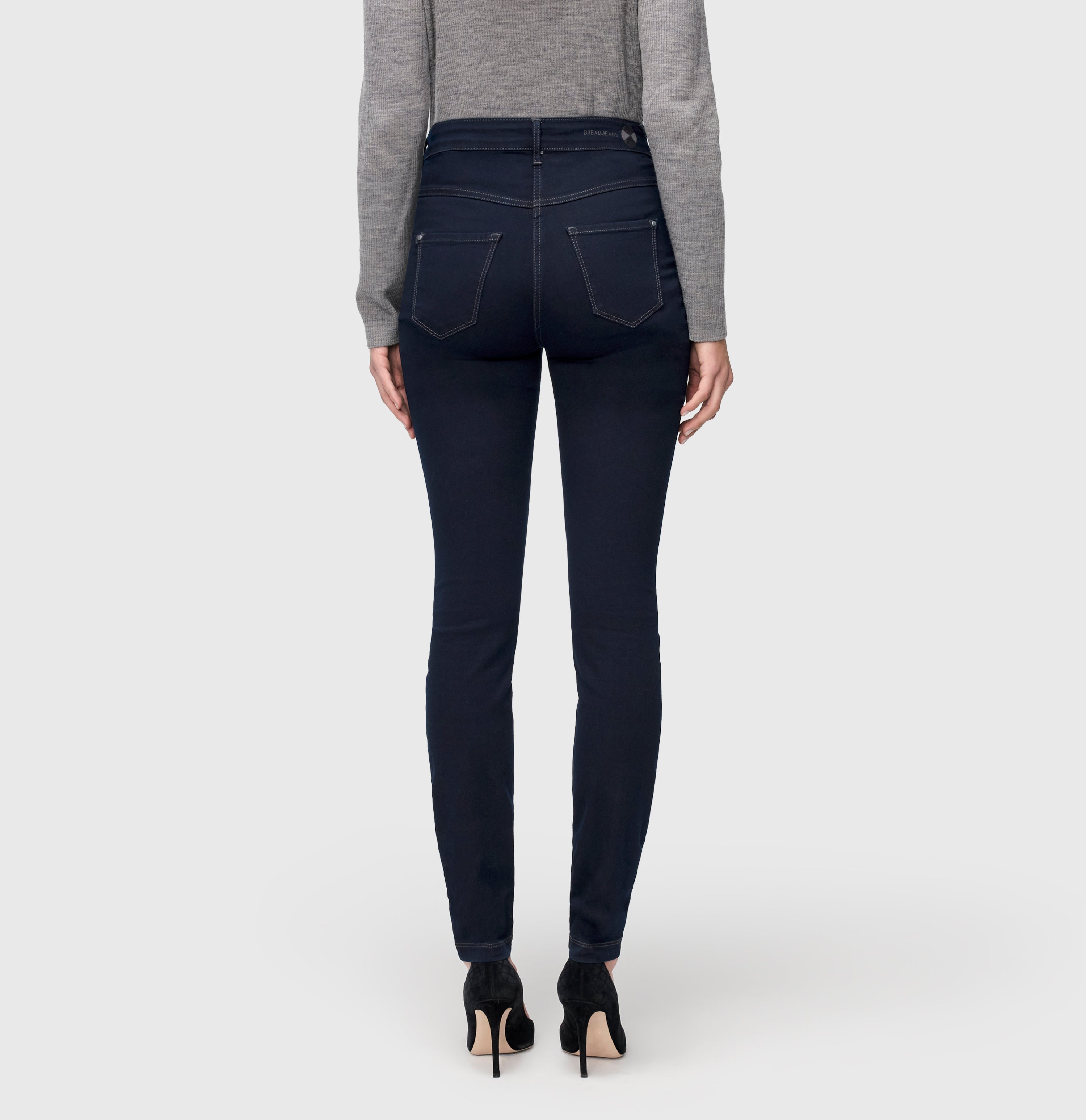 Comfortable skinny jeans with shaping effect. | S-NAME | S-FBBZ | Back view of model
