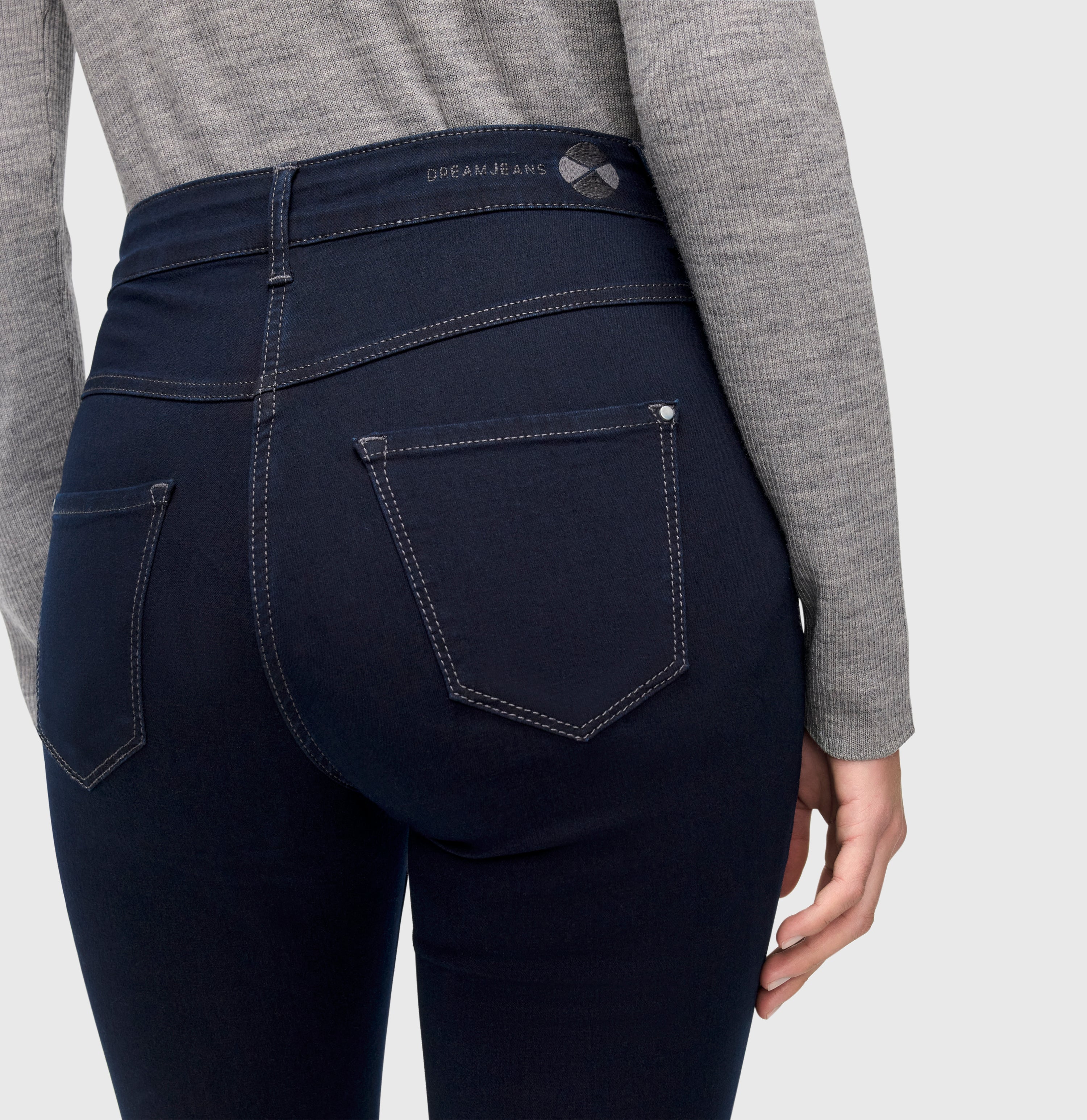 Skinny jeans with shaping effect. | DREAM SKINNY | dark rinsewash | Detailed view 3 of model