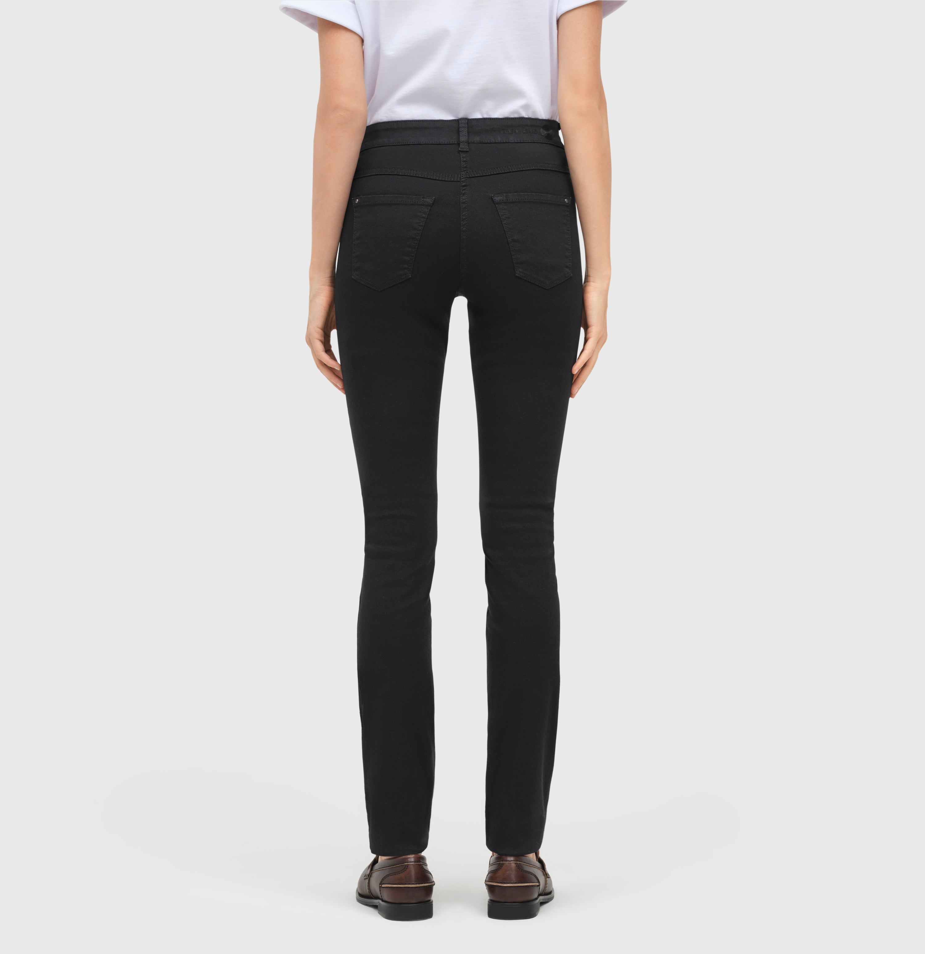 Comfortable skinny jeans with shaping effect. | S-NAME | S-FBBZ | Back view of model