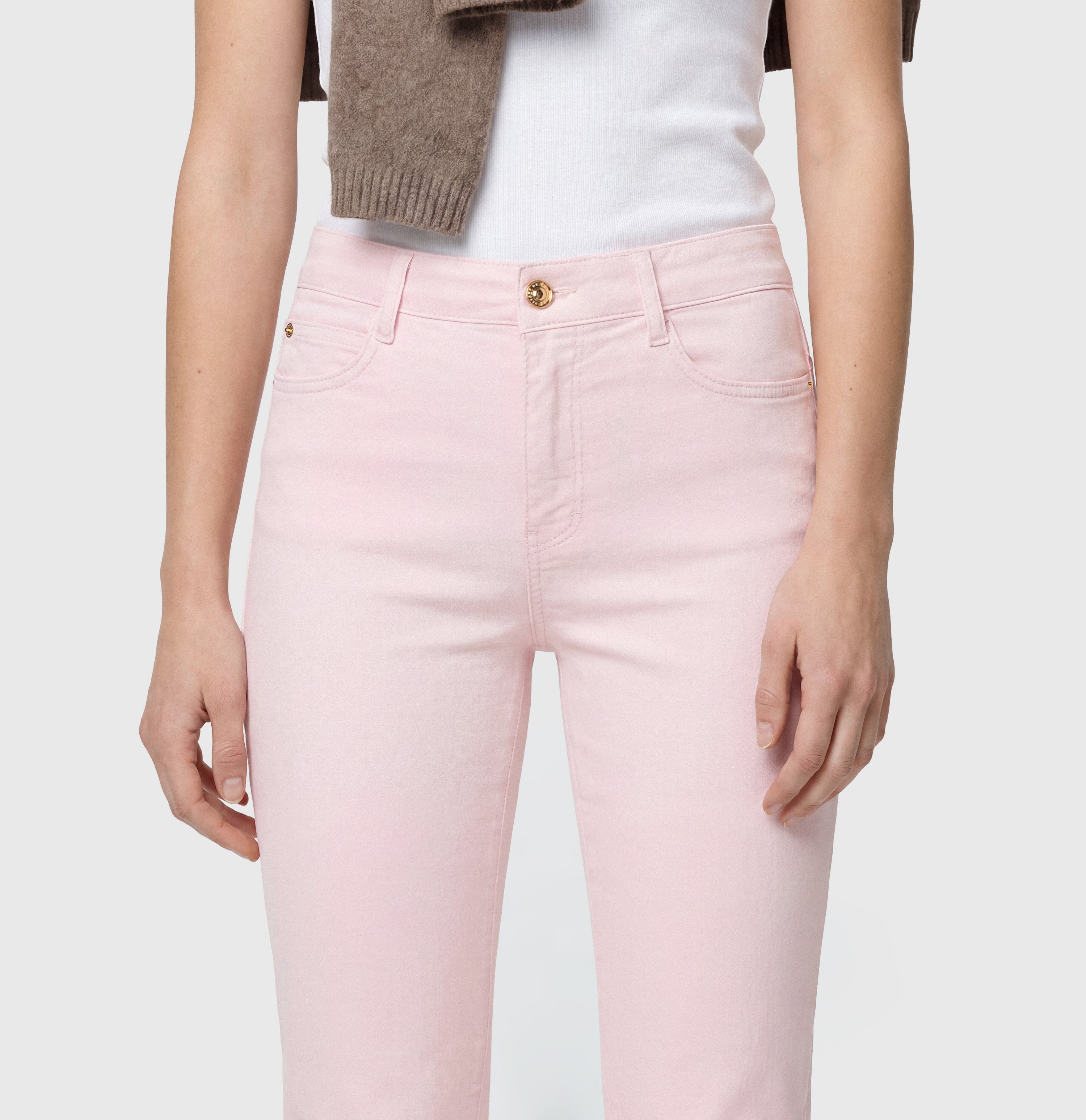 Shaping straight-leg jeans with modal. | DREAM cropped | pink marshmallow PPT | Detailed view 3 of model