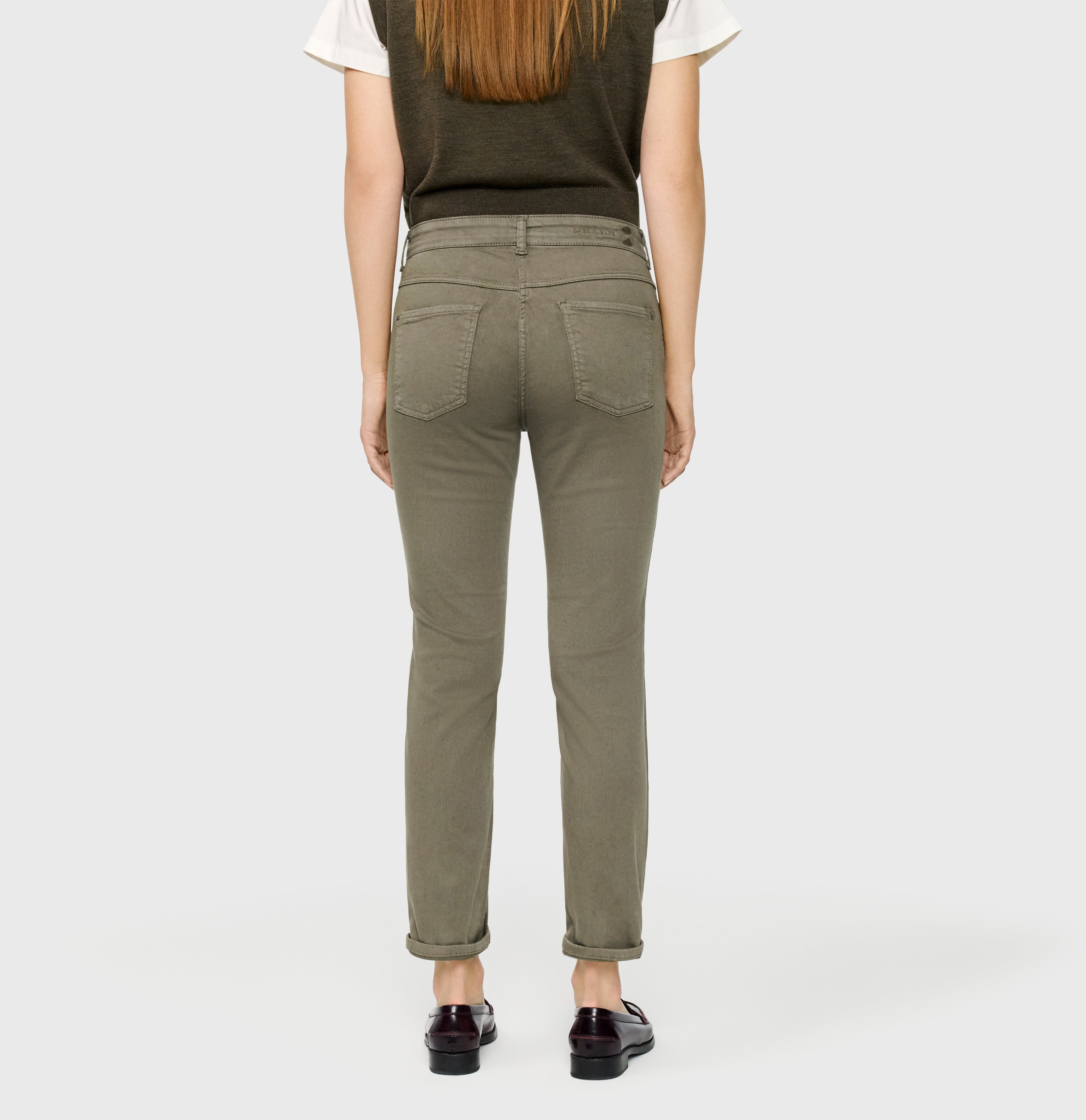 Straight hyper stretch jeans with turn-up. | DREAM cropped | olive night PPT | Back view of model