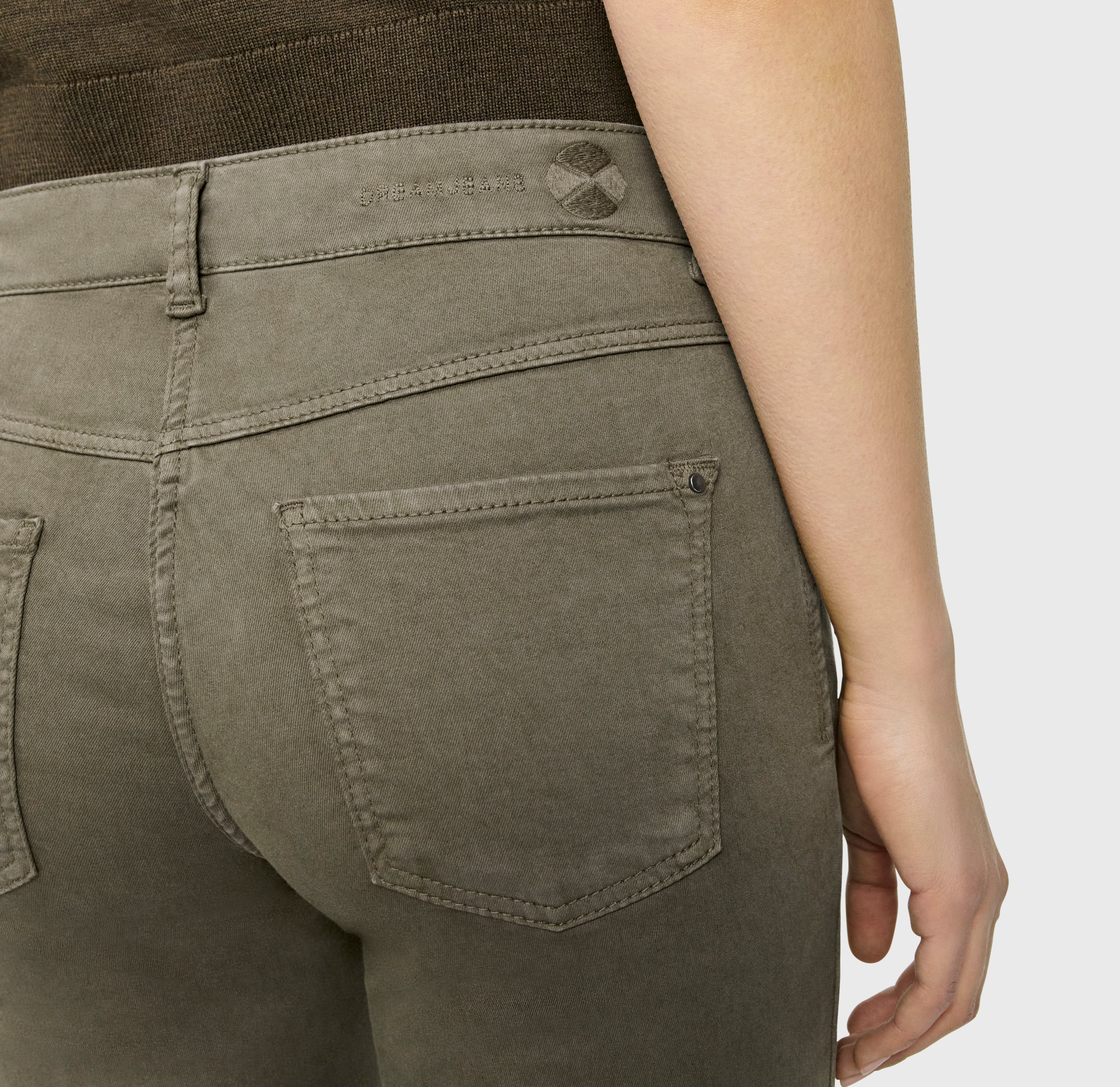 Straight hyper stretch jeans with turn-up. | DREAM cropped | olive night PPT | Detailed view 2 of model