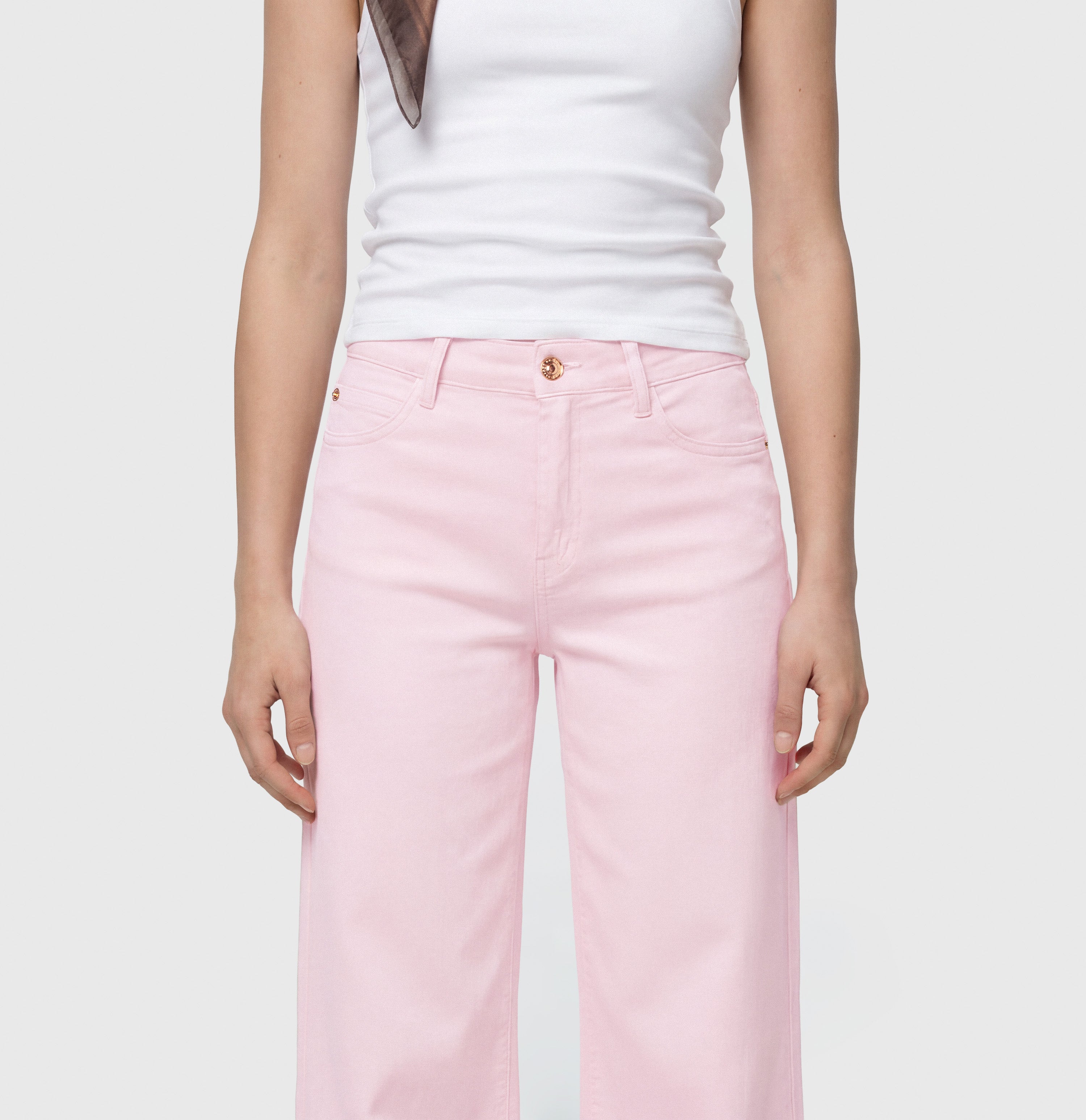 Wide shaping jeans in a lightweight material. | DREAM WIDE cropped | pink marshmallow PPT | Detailed view 3 of model