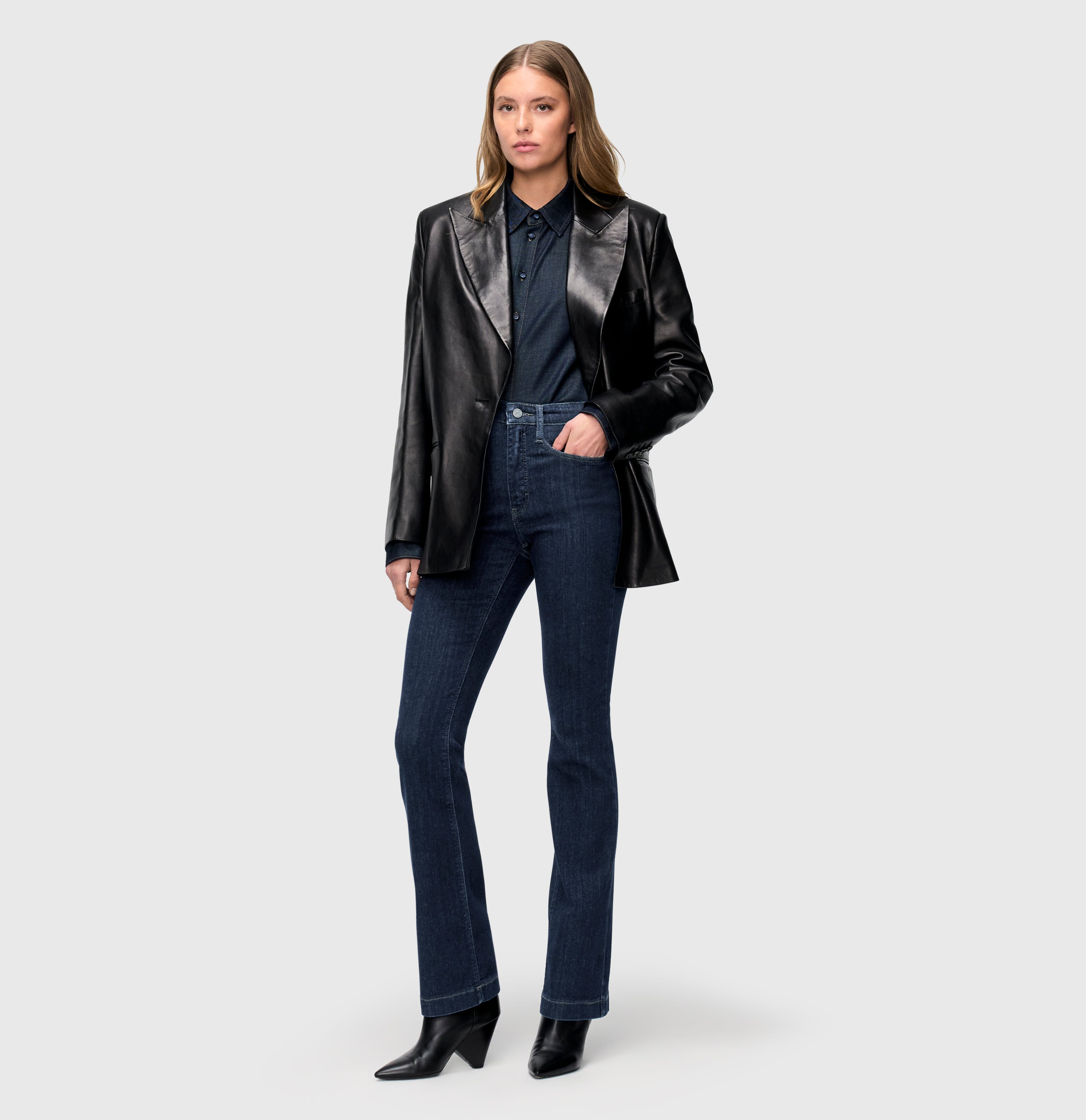 Flared fit with figure-shaping effect. | S-NAME | S-FBBZ | Full-body of model