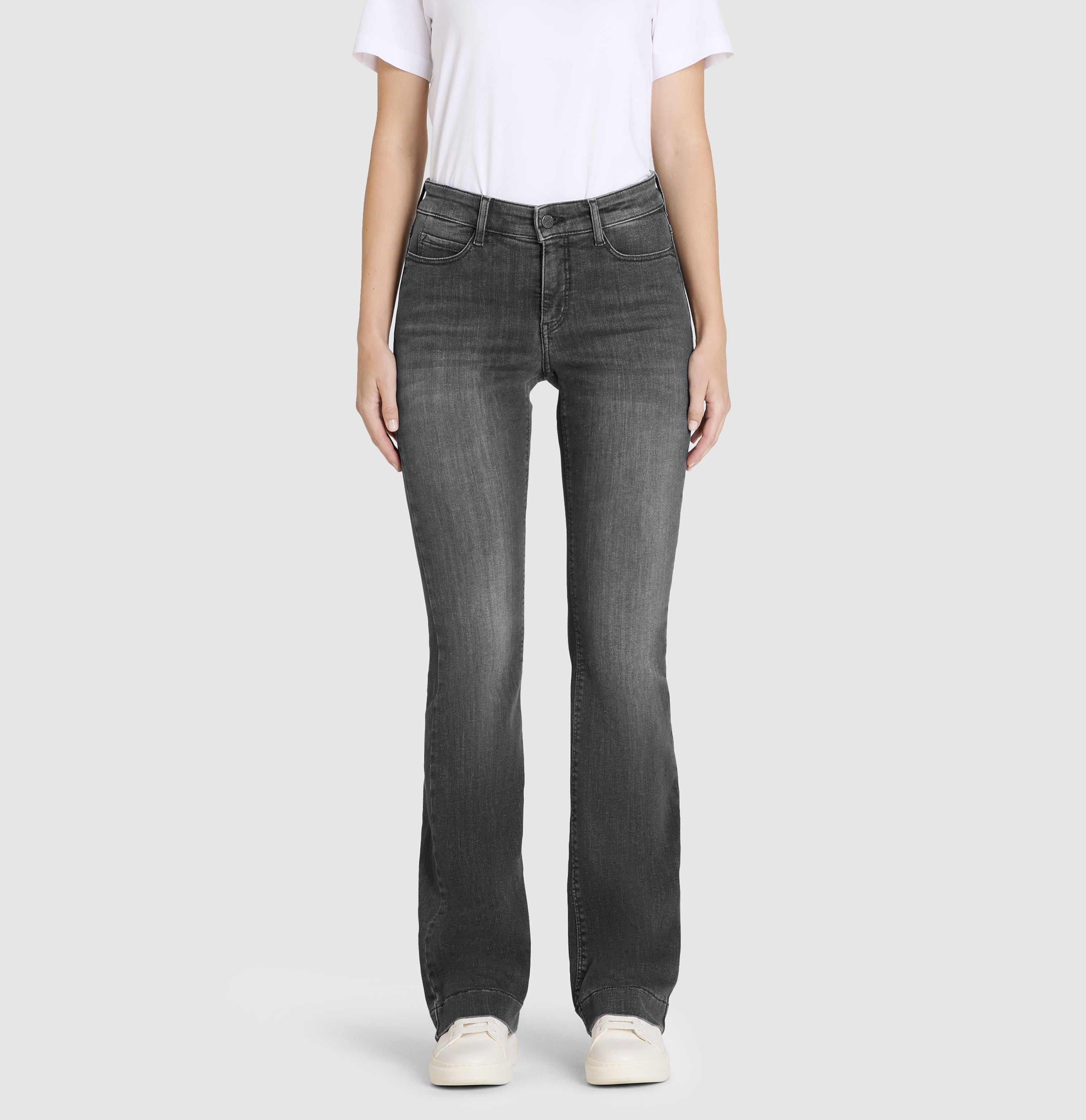 Flared fit with figure-shaping effect. | S-NAME | S-FBBZ | Front view of model