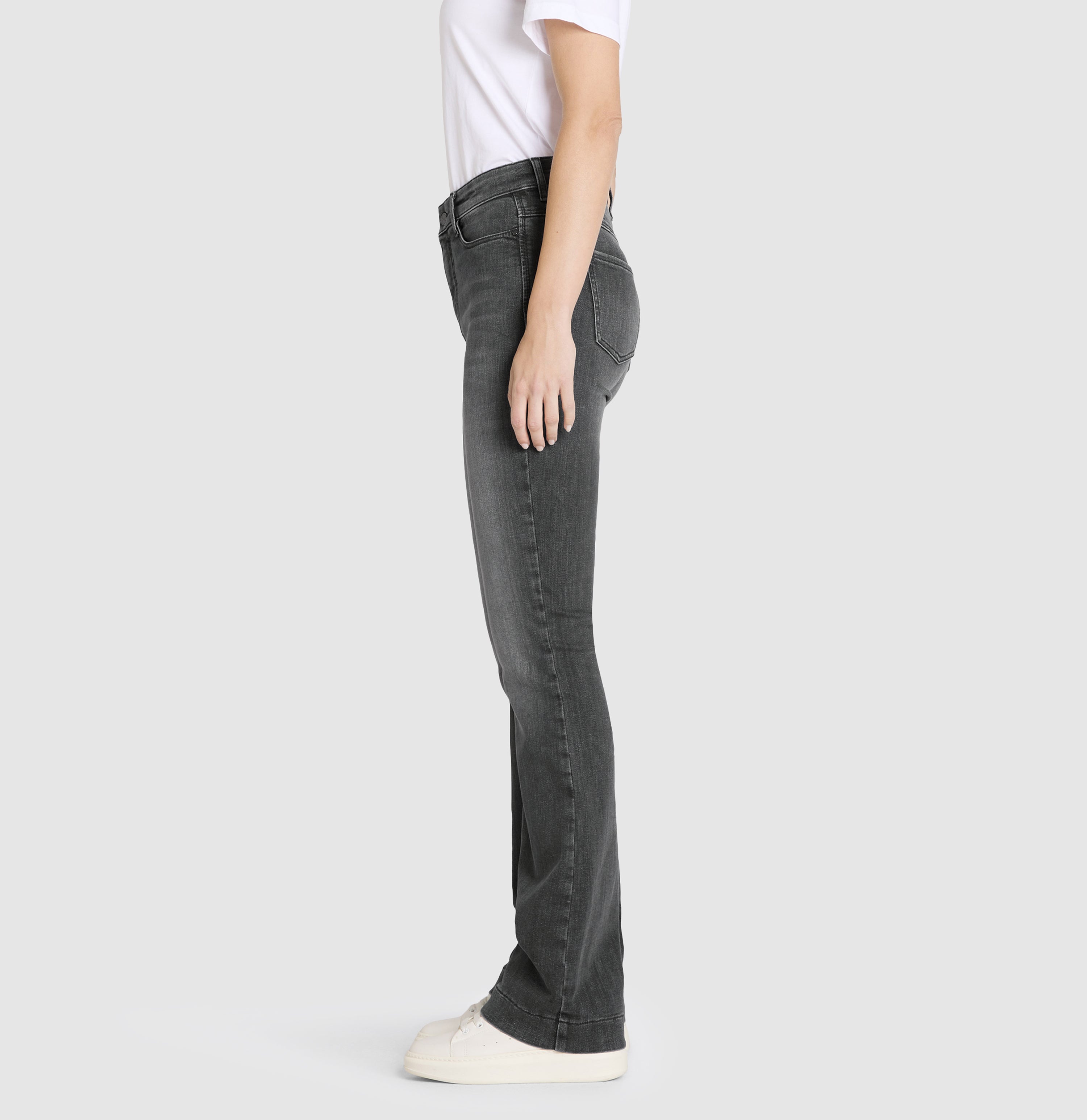 Flared fit with figure-shaping effect. | S-NAME | S-FBBZ | Side view of model