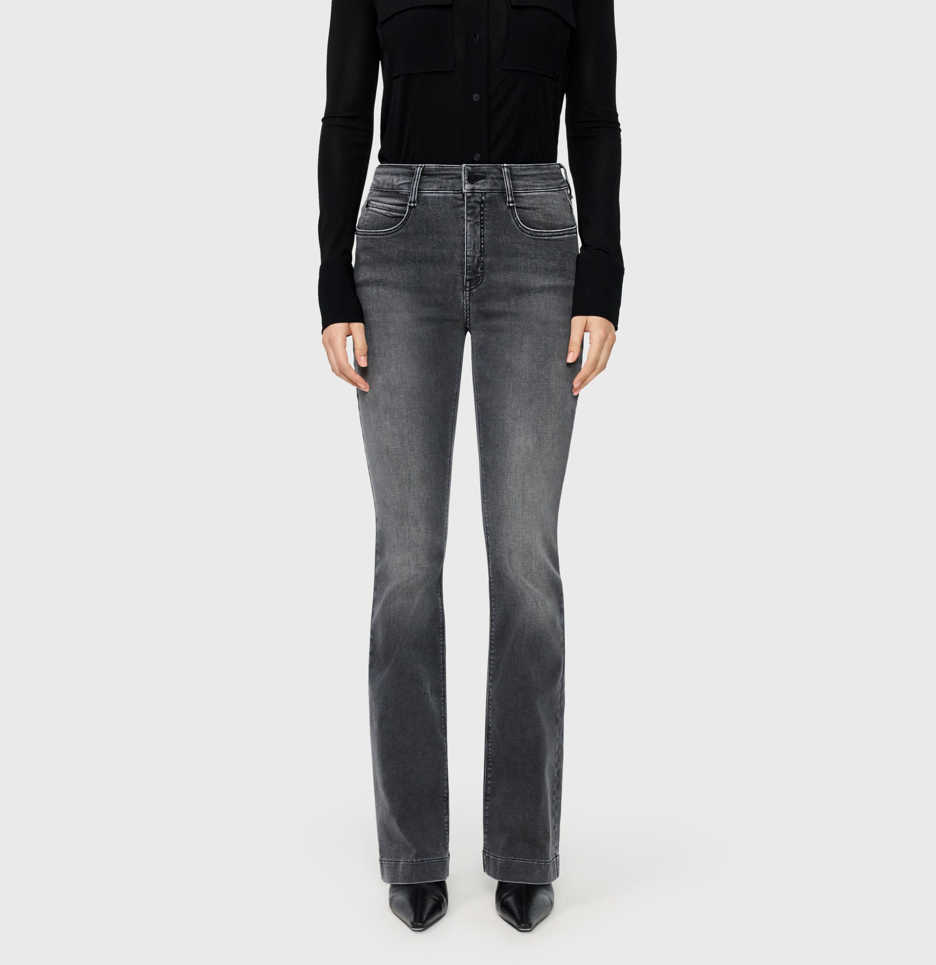 Flared jeans in a hyper stretch material. | DREAM BOOT authentic | soft grey authentic used | Front view of model