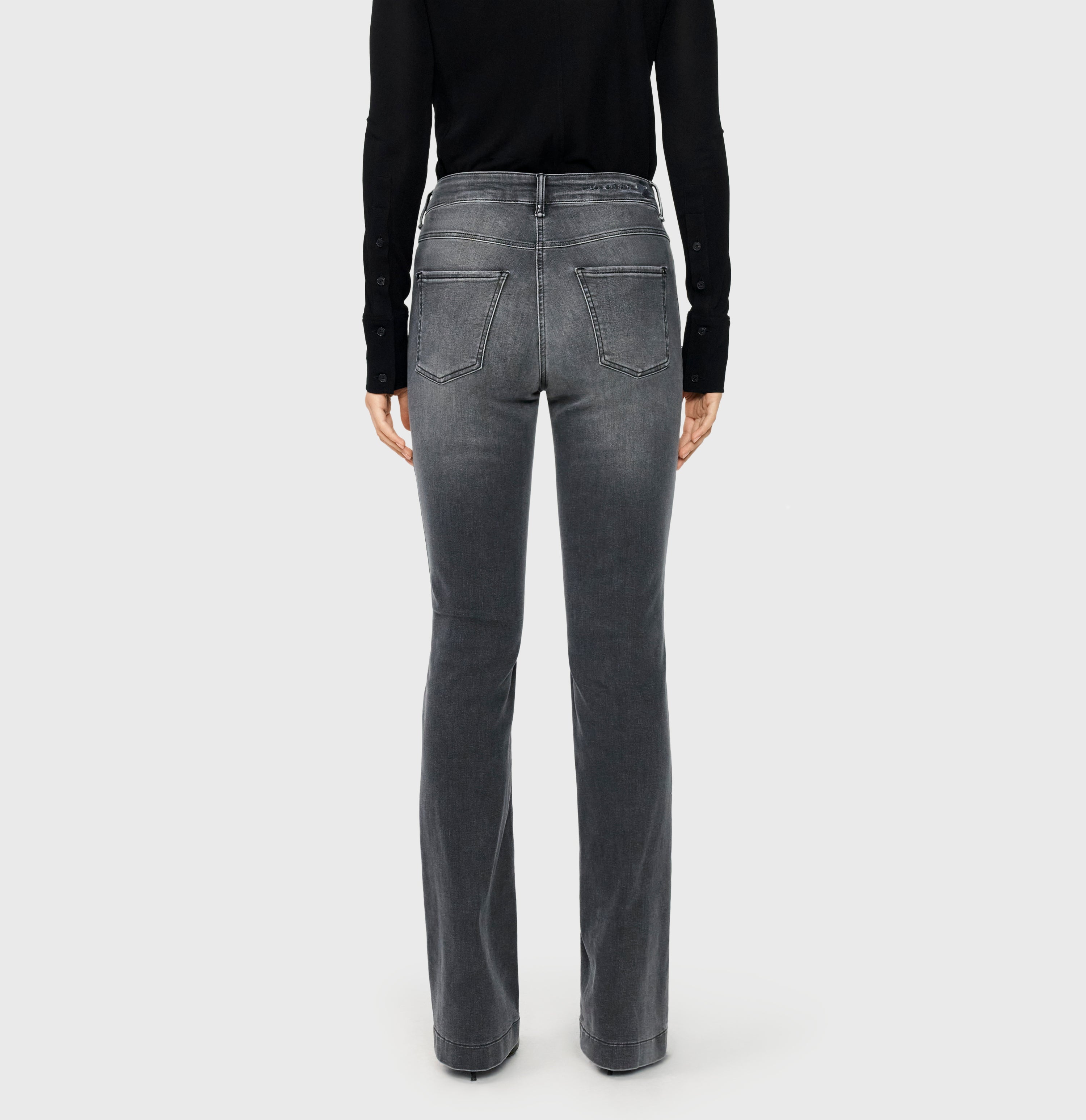 Flared jeans in a hyper stretch material. | DREAM BOOT authentic | soft grey authentic used | Back view of model