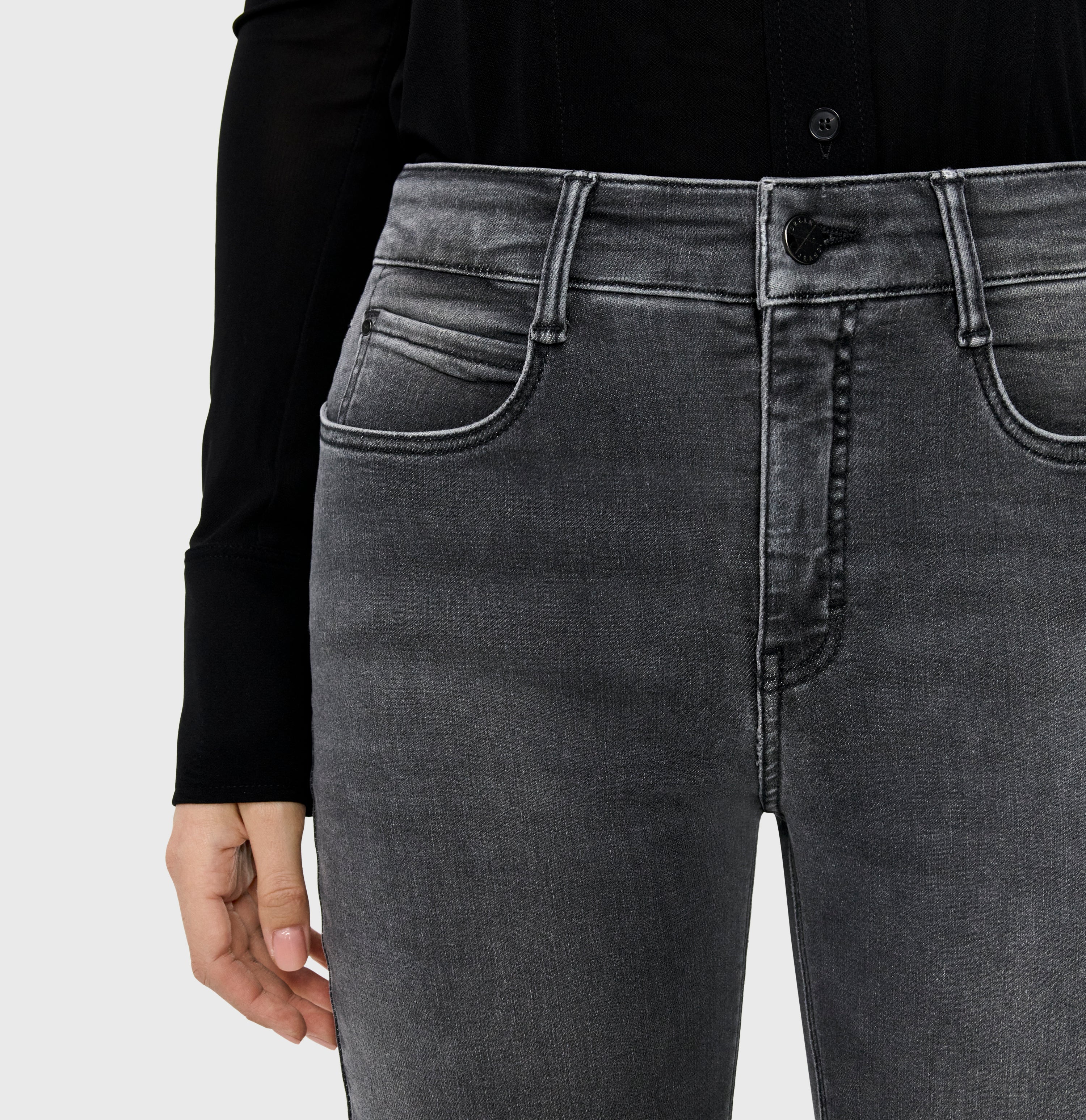 Flared jeans in a hyper stretch material. | DREAM BOOT authentic | soft grey authentic used | Detailed view 2 of model
