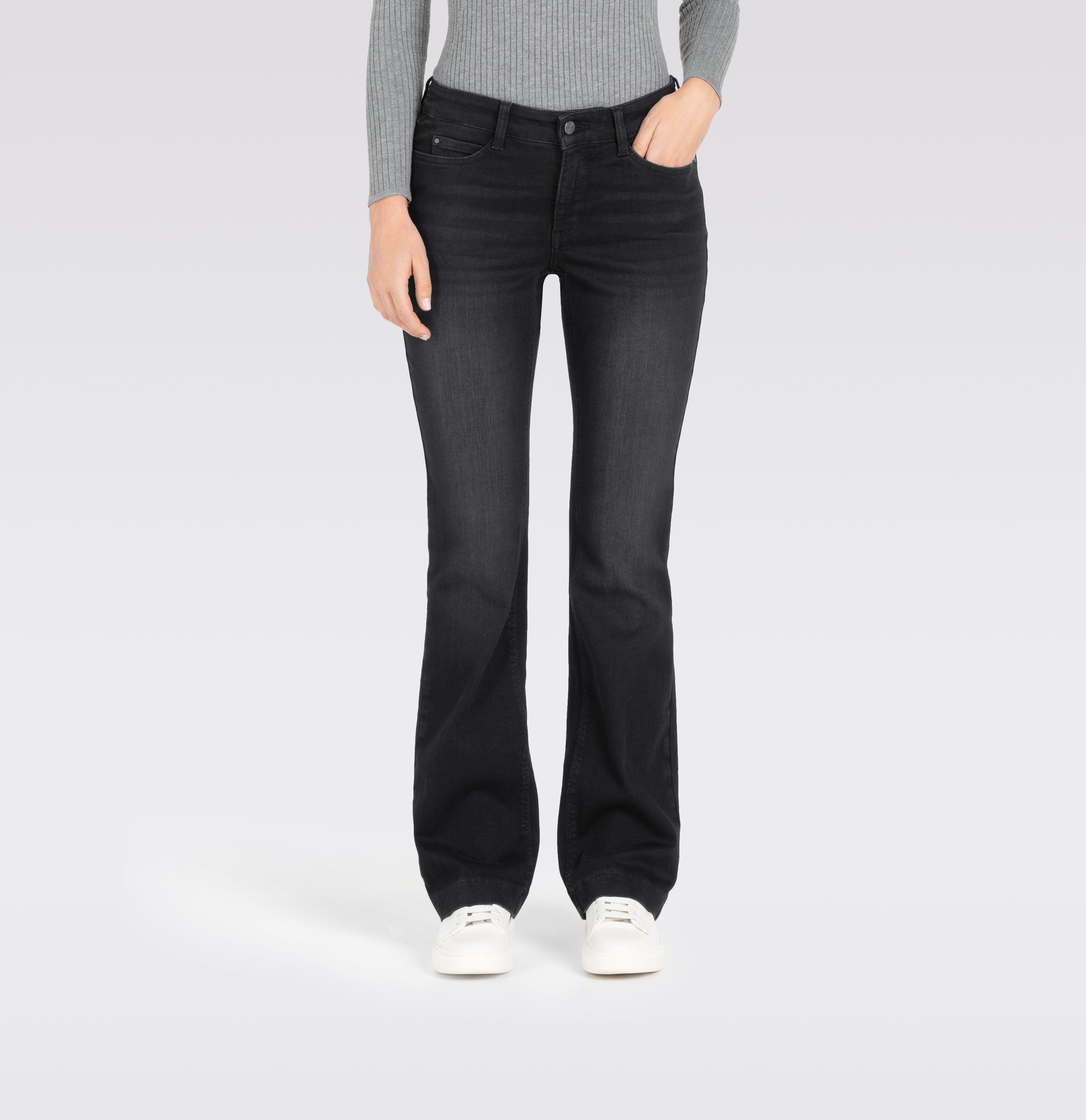 Flared fit with figure-shaping effect. | S-NAME | S-FBBZ | Front view of model