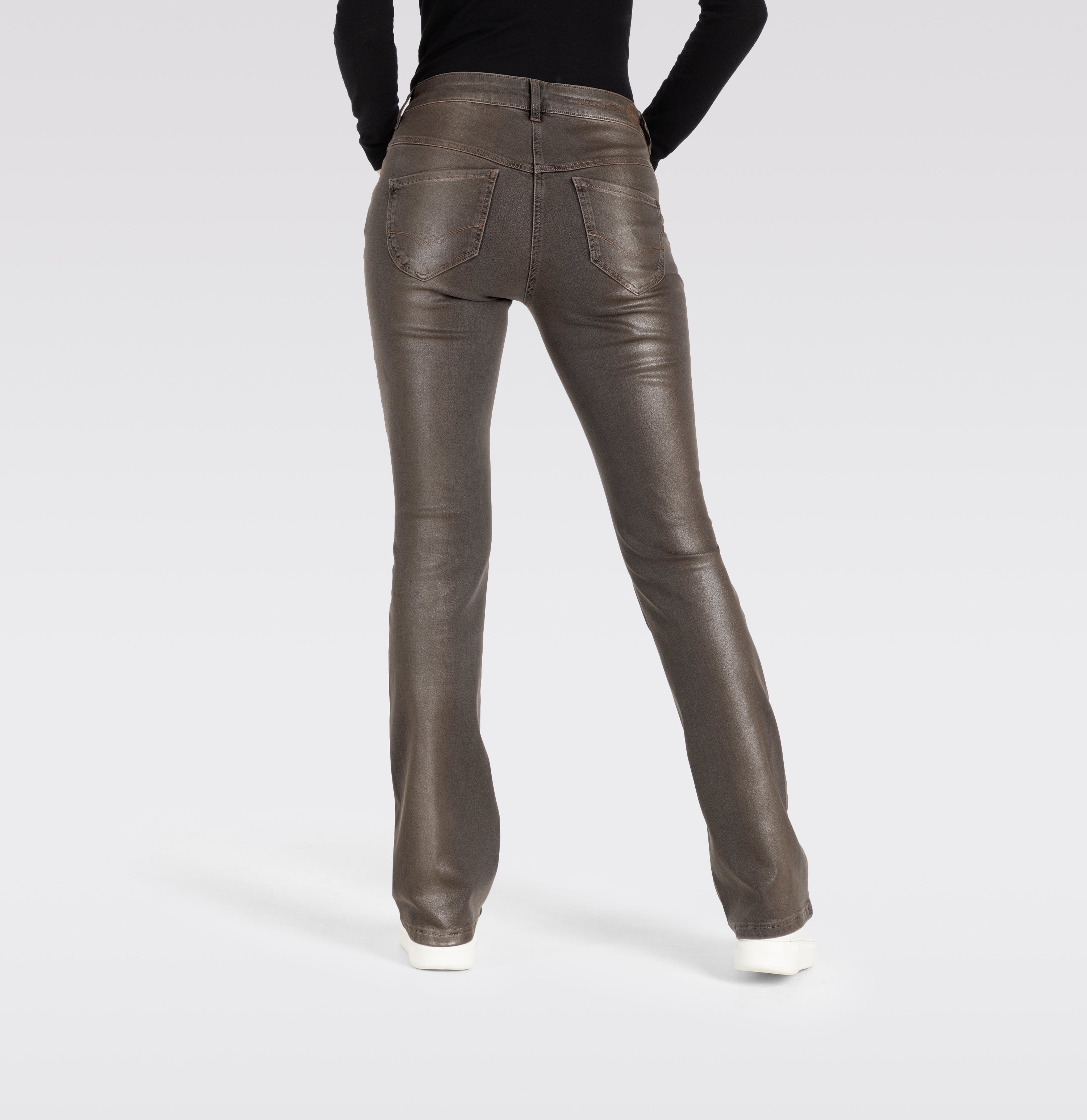 Jeans in a modern flared fit. With shaping effect. | DREAM BOOT authentic | brown colored wash | Back view of model