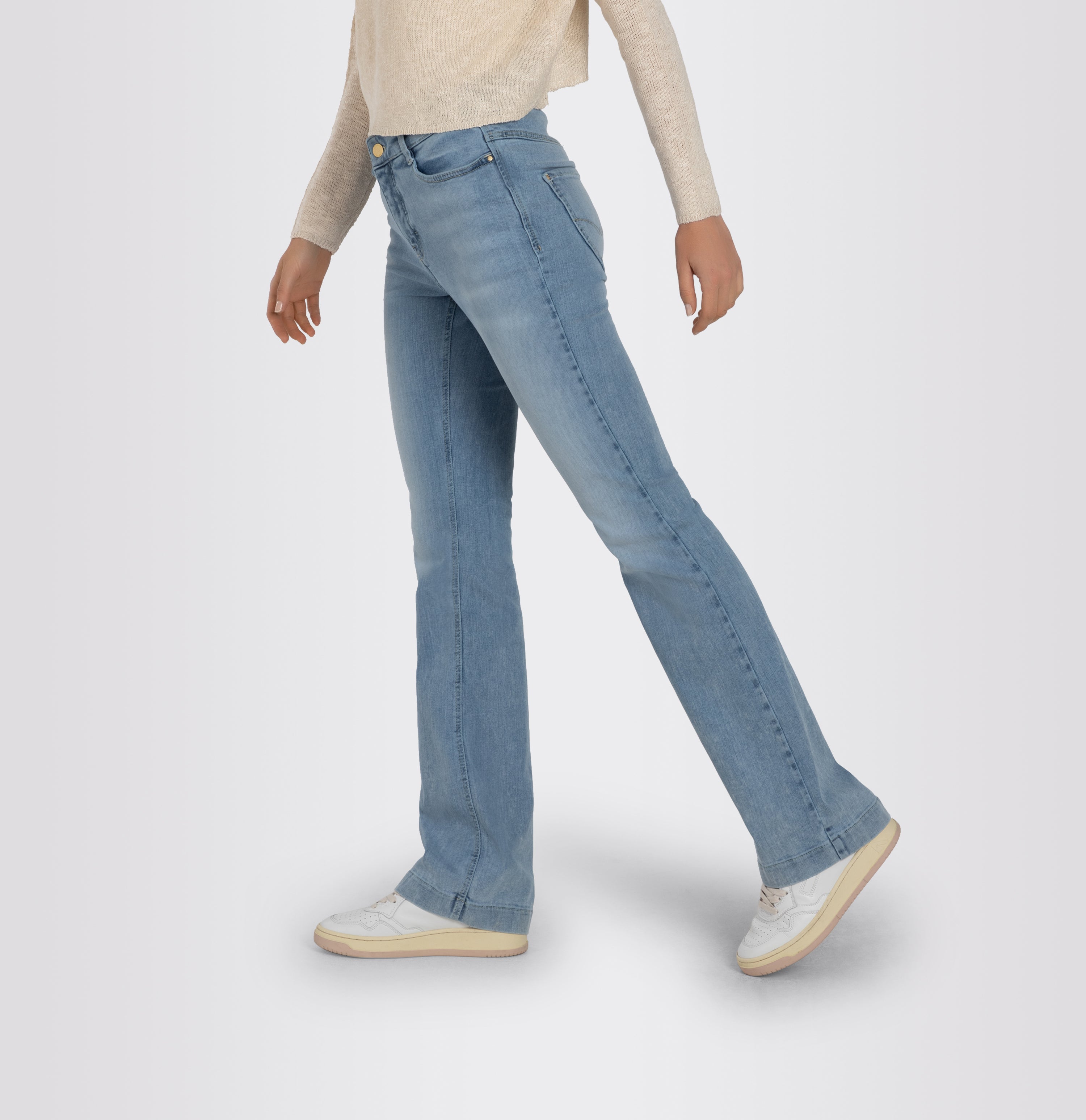 Boot cut jeans with shaping effect. | DREAM BOOT authentic | summer blue clouds wash | Detailed view 3 of model